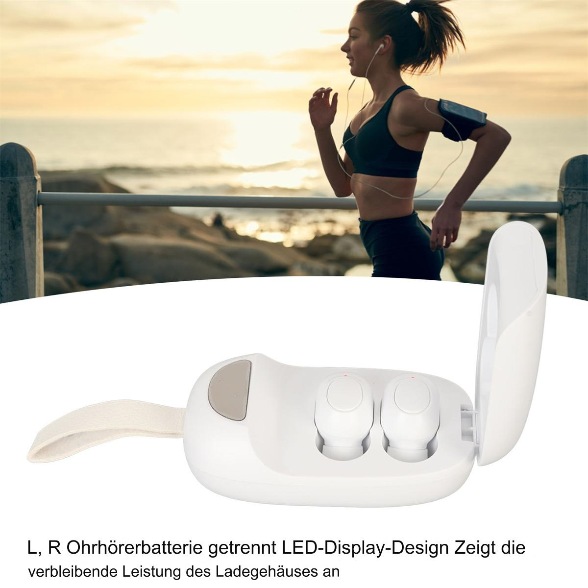Kabellose Ohrhörer in einem Ladeetui neben einer Frau, die mit einem Telefon in ihrem Arm rennt.
