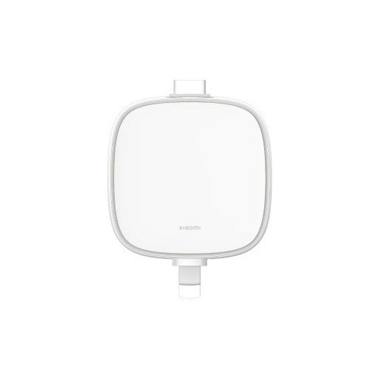 Dispositivo cuadrado blanco con puerto. Logotipo de Xiaomi. Fondo blanco.