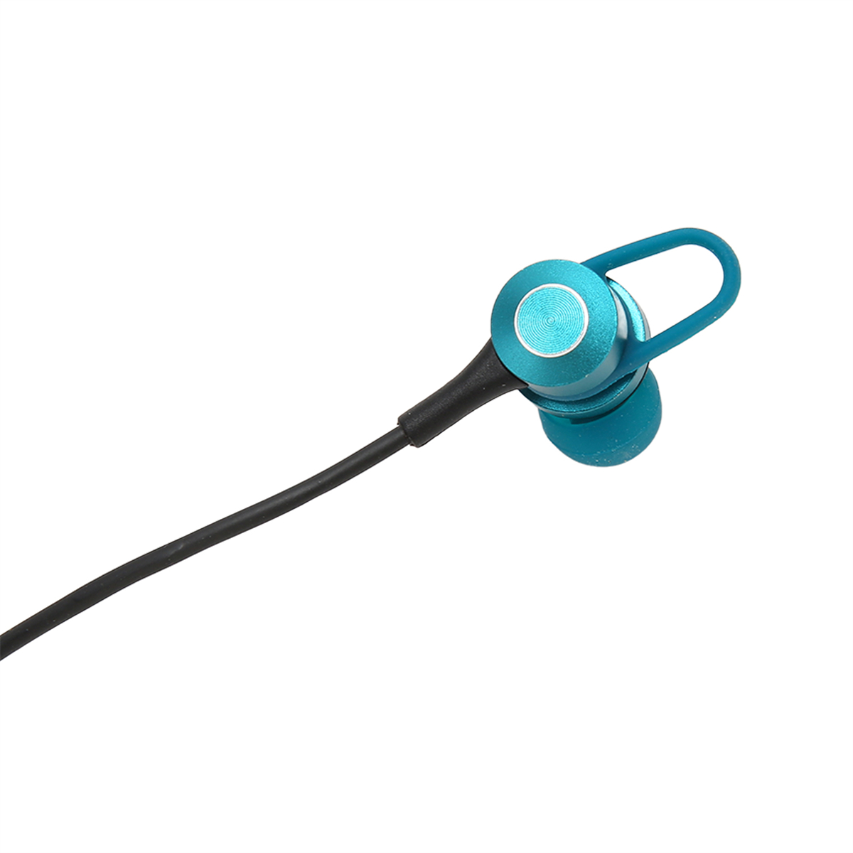 Blaue Ohrhörer mit schwarzem Kabel, Nahaufnahme auf Weiß. Der Ohrhörer hat einen runden, blauen Teil.
