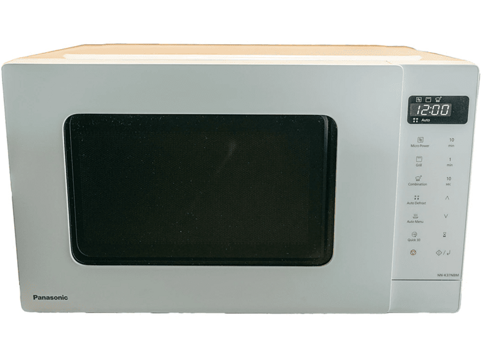 Biała kuchenka mikrofalowa Panasonic z cyfrowym zegarem wskazującym 12:00. Przyciski i czarny grill.
