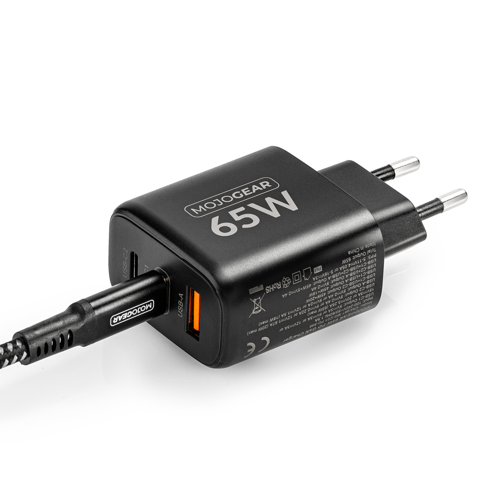 Zwarte MOJOGEAR 65W-oplader met USB-C- en USB-A-poorten, met een aangesloten kabel.