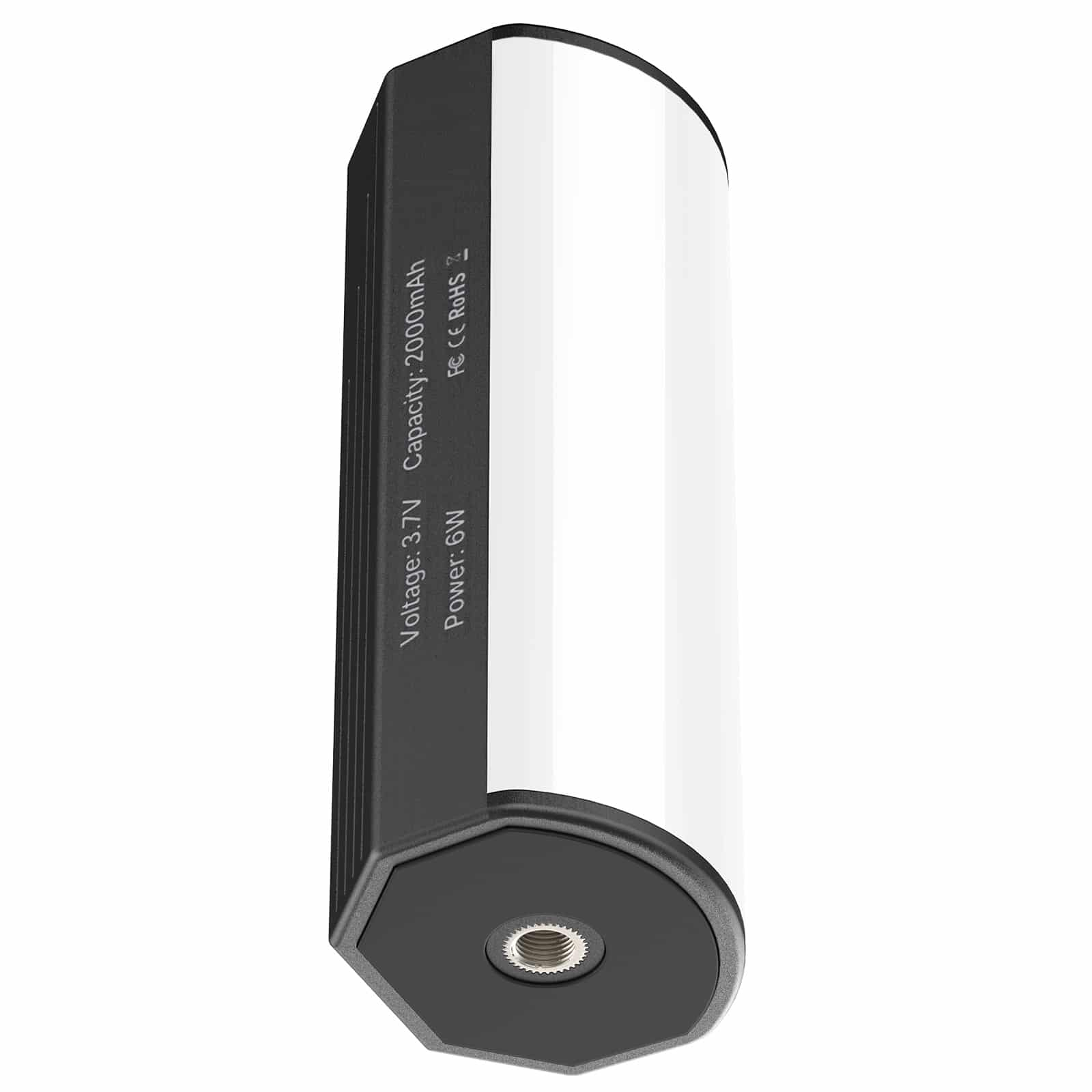 Czarno-białe prostokątne urządzenie, z napięciem, pojemnością i mocą, oraz śrubą.