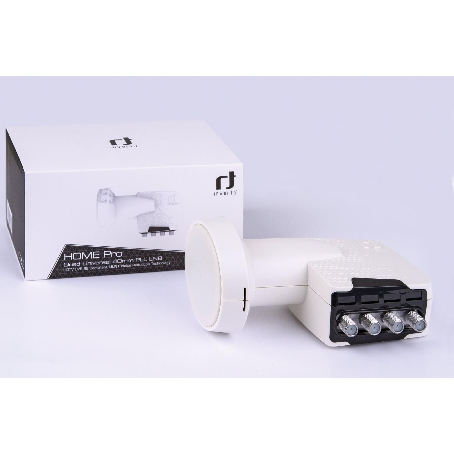 Ein weißes LNB und eine Box. Das LNB hat vier Anschlüsse und liegt auf weißer Oberfläche.