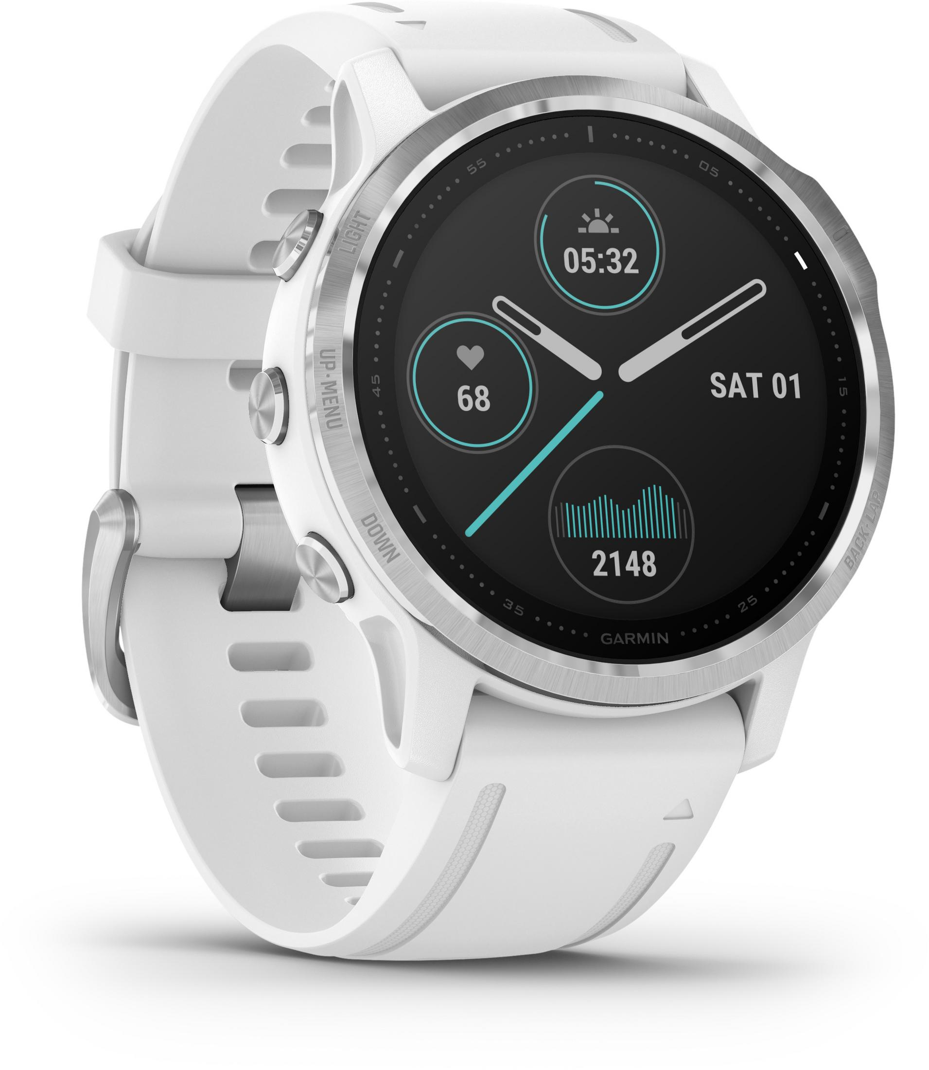 Biały zegarek Garmin z cyfrowym wyświetlaczem pokazującym czas, tętno i kroki.