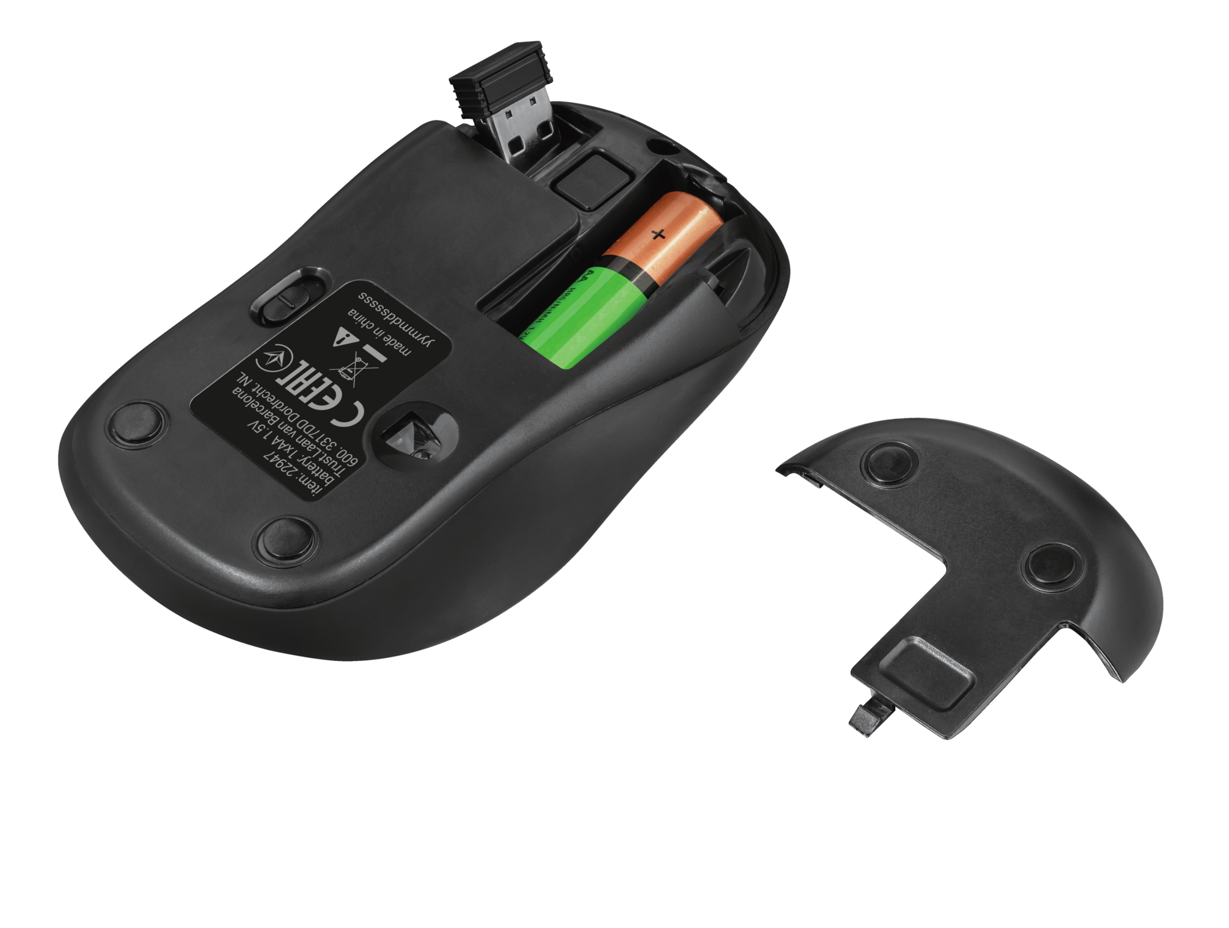 Spód czarnej myszy. Pokazuje komorę baterii z baterią i odbiornikiem.