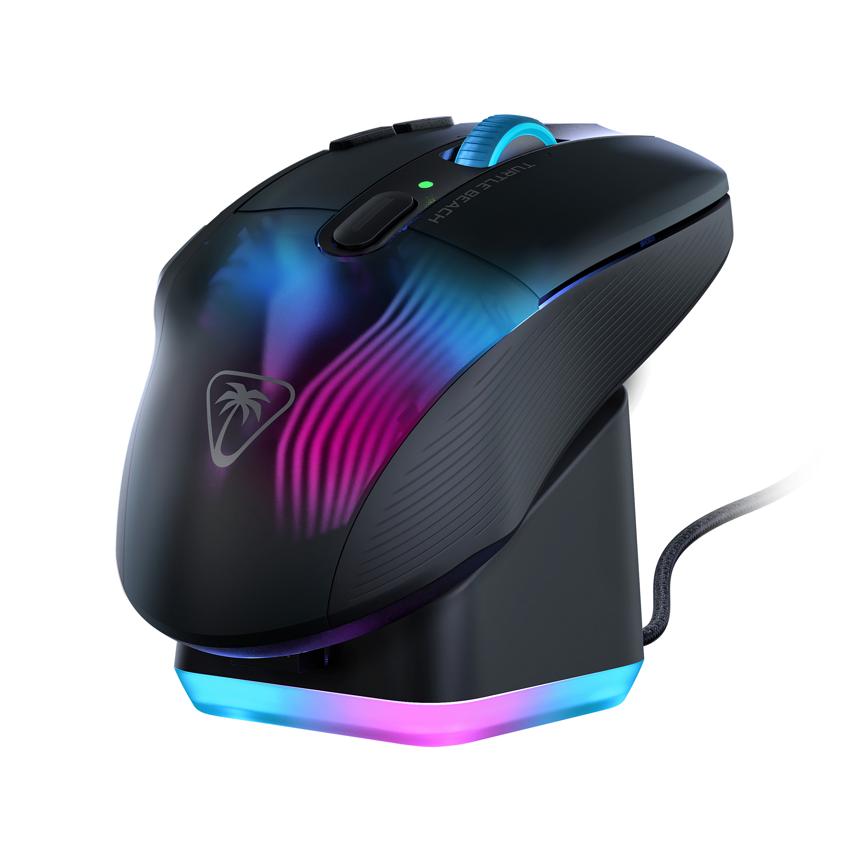 Zwarte gamingmuis op zijn oplaadbasis. De basis en muis hebben RGB-verlichting. Turtle Beach logo zichtbaar.