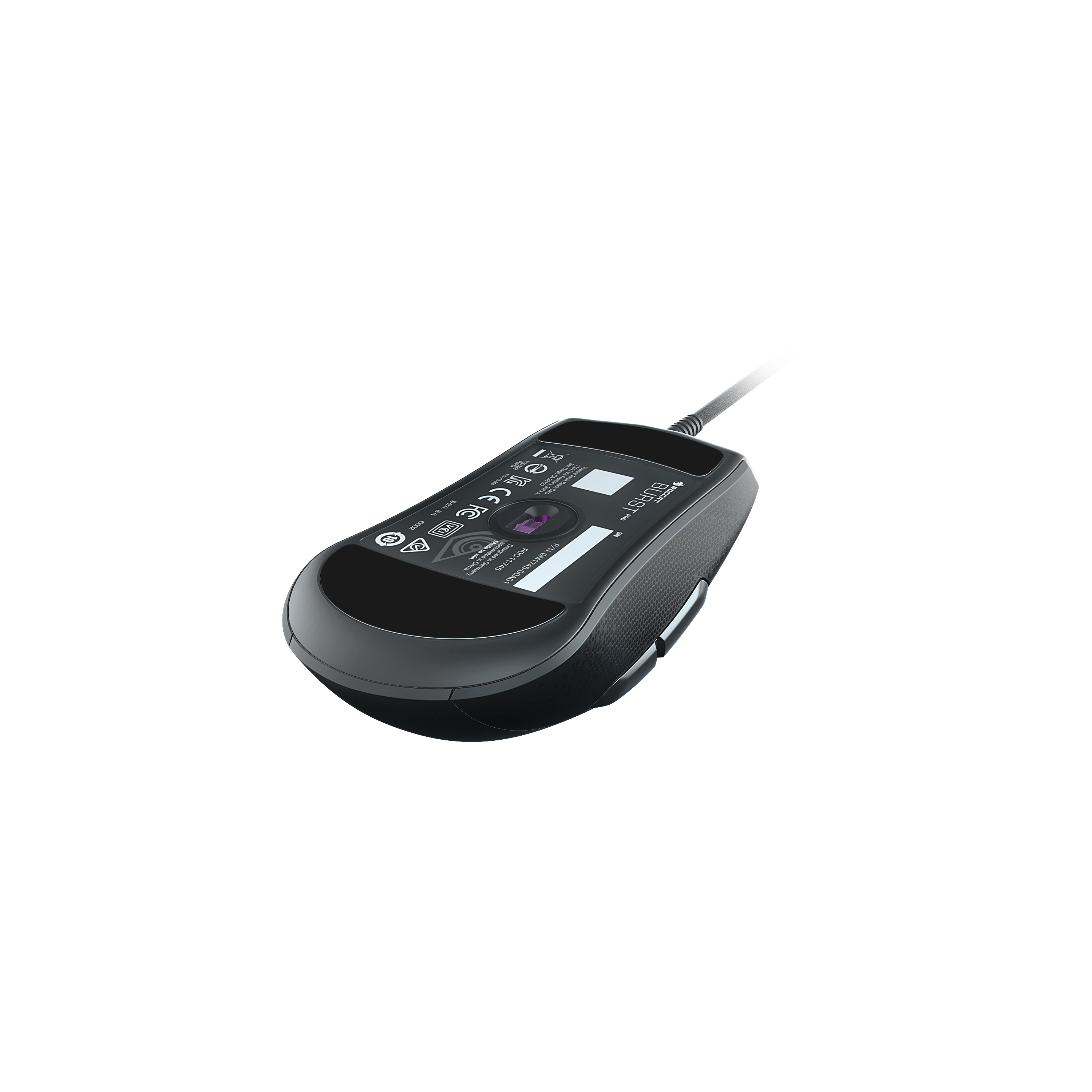 La parte inferiore di un mouse da gioco nero. Mostra etichette e un cavo.
