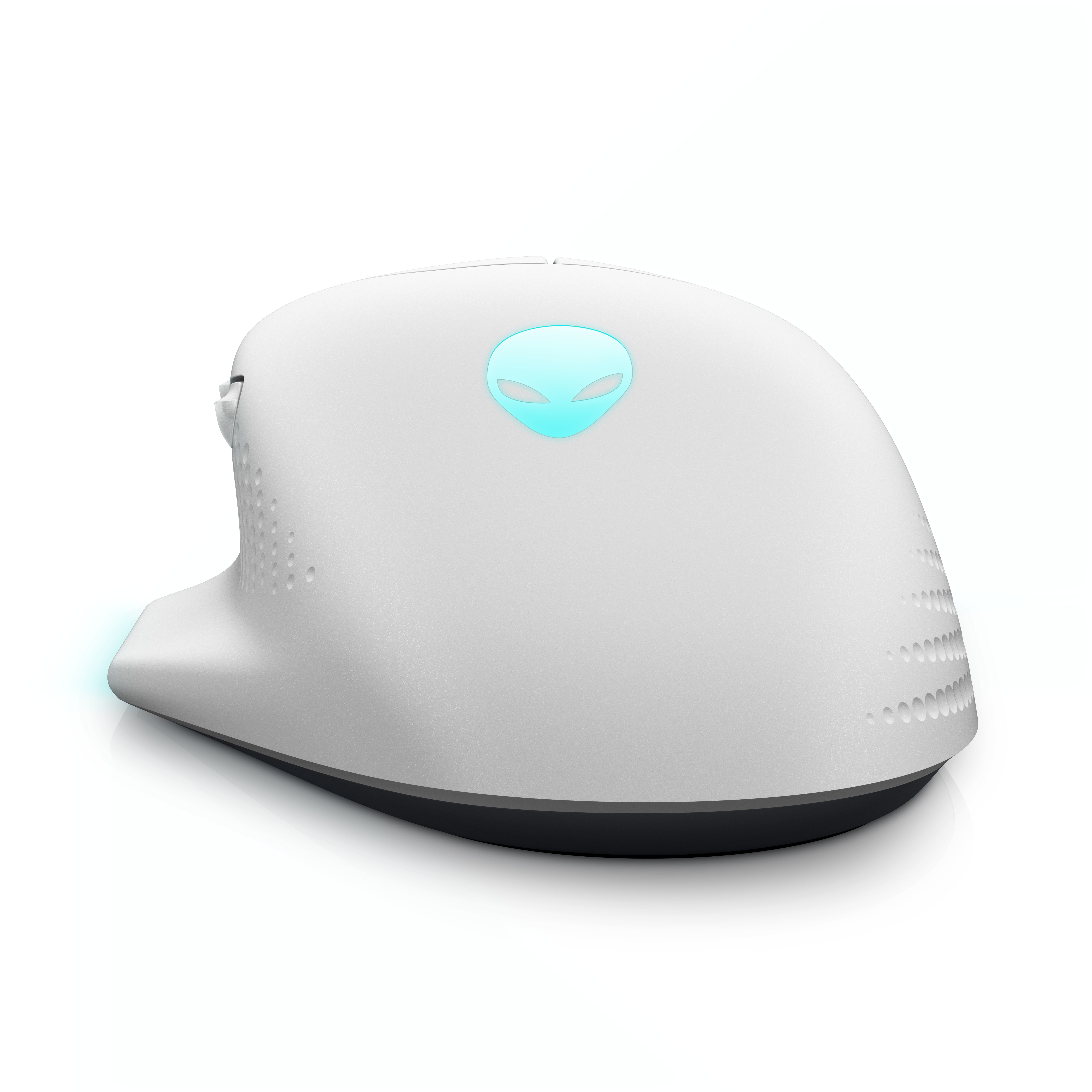 Biała mysz do gier Alienware z świecącym logo głowy obcego na górze.