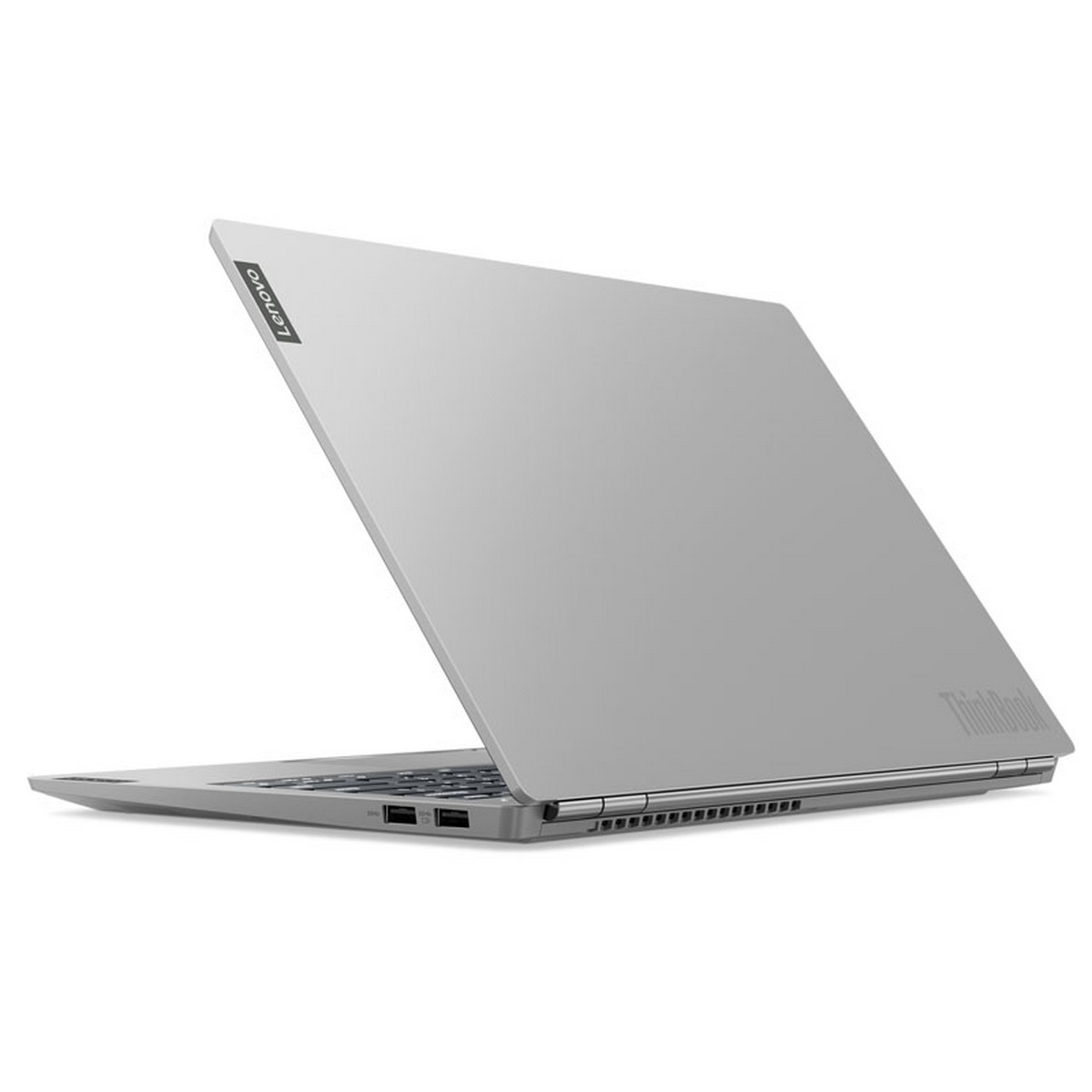 Un laptop Lenovo con coperchio aperto, che mostra la tastiera e lo schermo, su sfondo bianco.