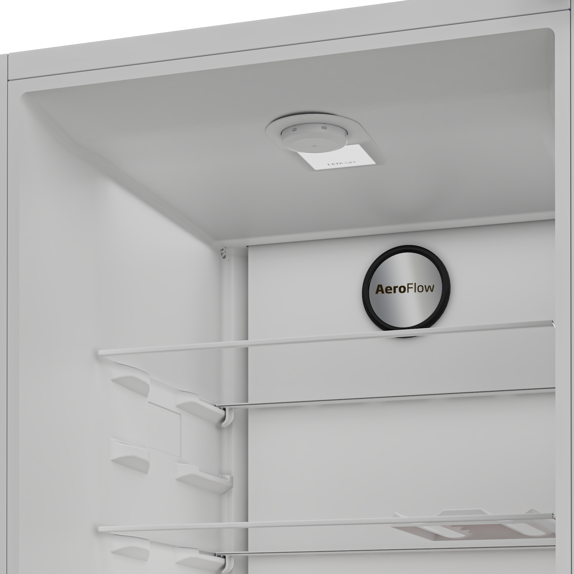Interior de un refrigerador blanco. Hay estantes y un componente circular que dice AeroFlow.