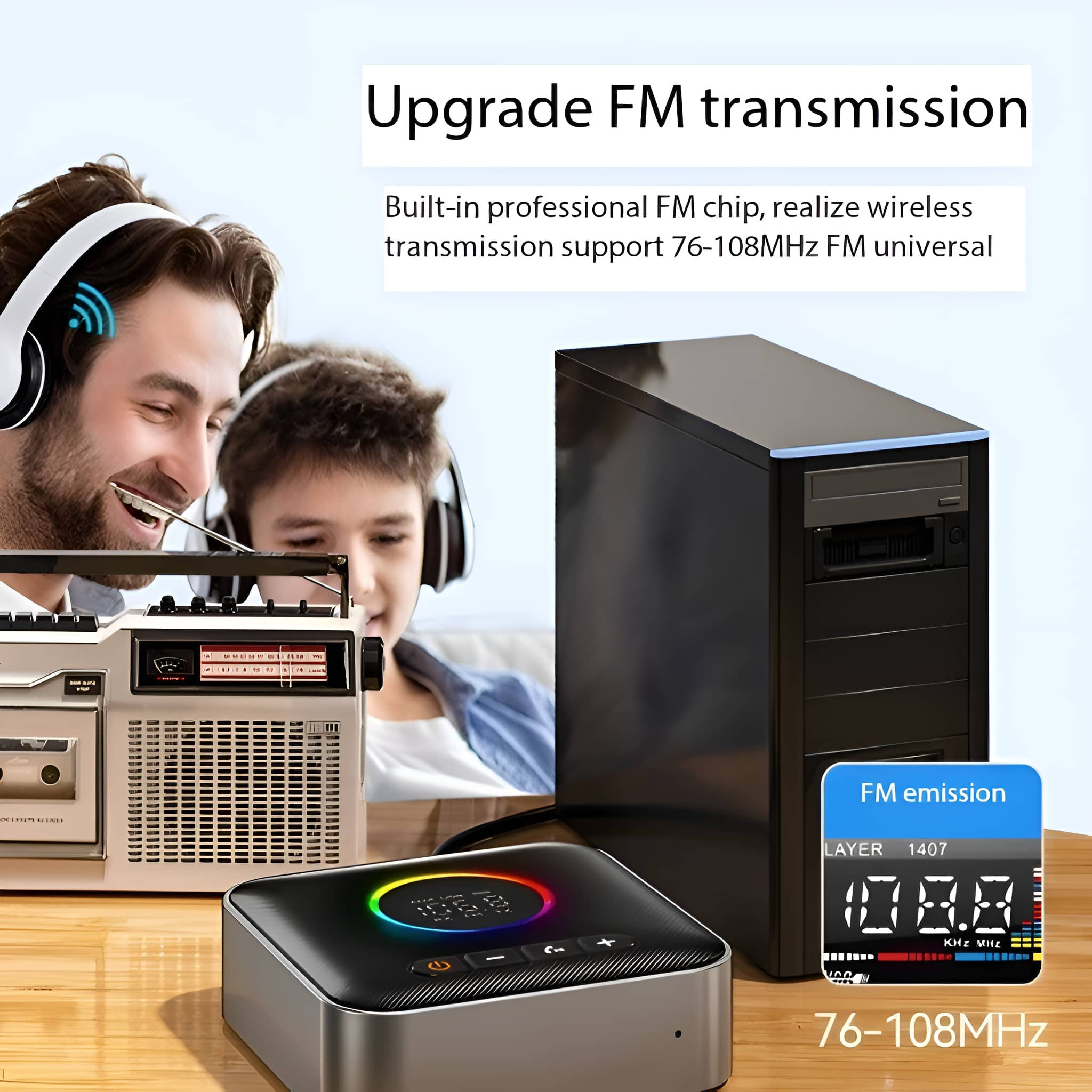 Ein Radio und ein kleines Gerät, mit einem Jungen und einem Mann mit Kopfhörern.