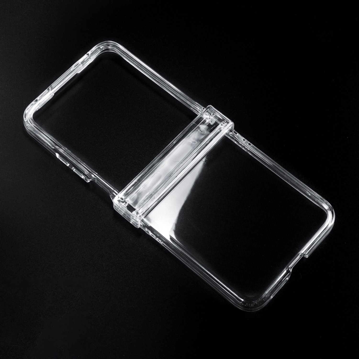 Eine transparente, offene Handyhülle, die das Innere zeigt. Sie ist transparent und liegt auf dunklem Hintergrund.