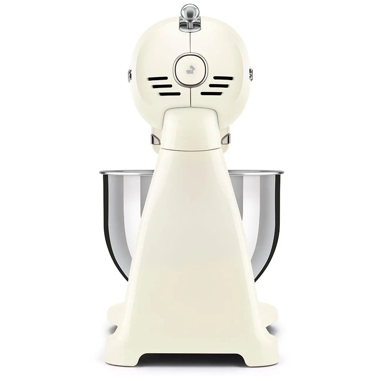 Cremefarbene Küchenmaschine von hinten. Edelstahl Schüssel. Weißer Hintergrund.