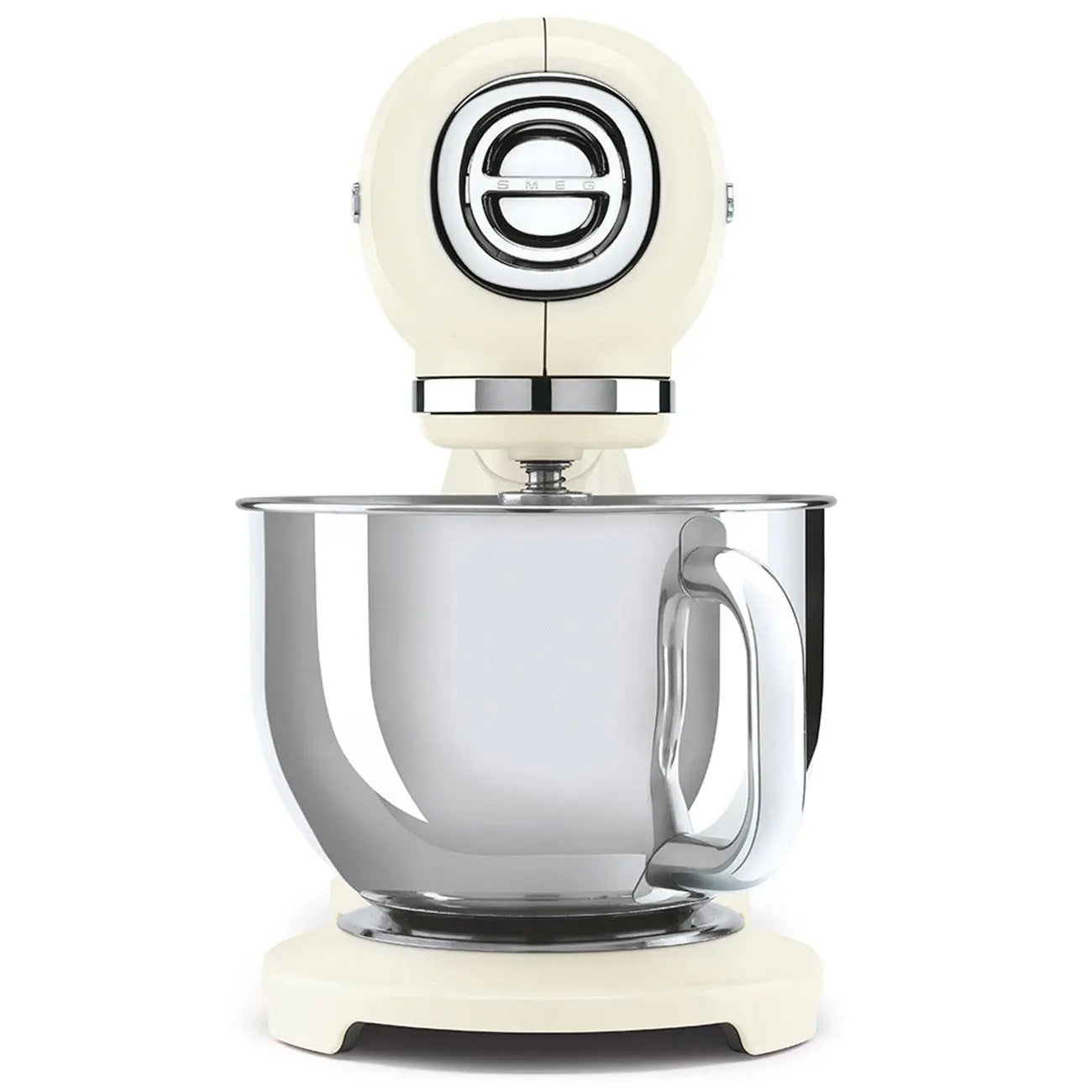 Ein cremefarbener Küchenmixer mit einer Edelstahlschüssel. Es hat ein Retro-Design und eine Chromverkleidung.