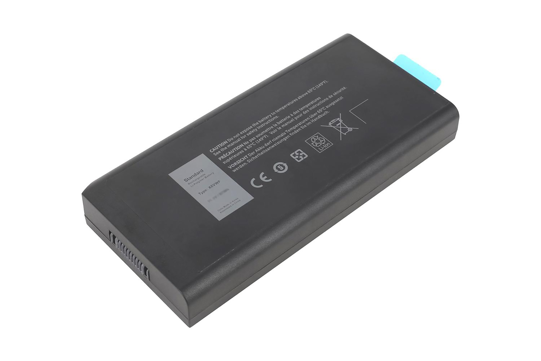Ein schwarzer Laptop-Akku mit Etiketten. Er befindet sich auf weißem Hintergrund.