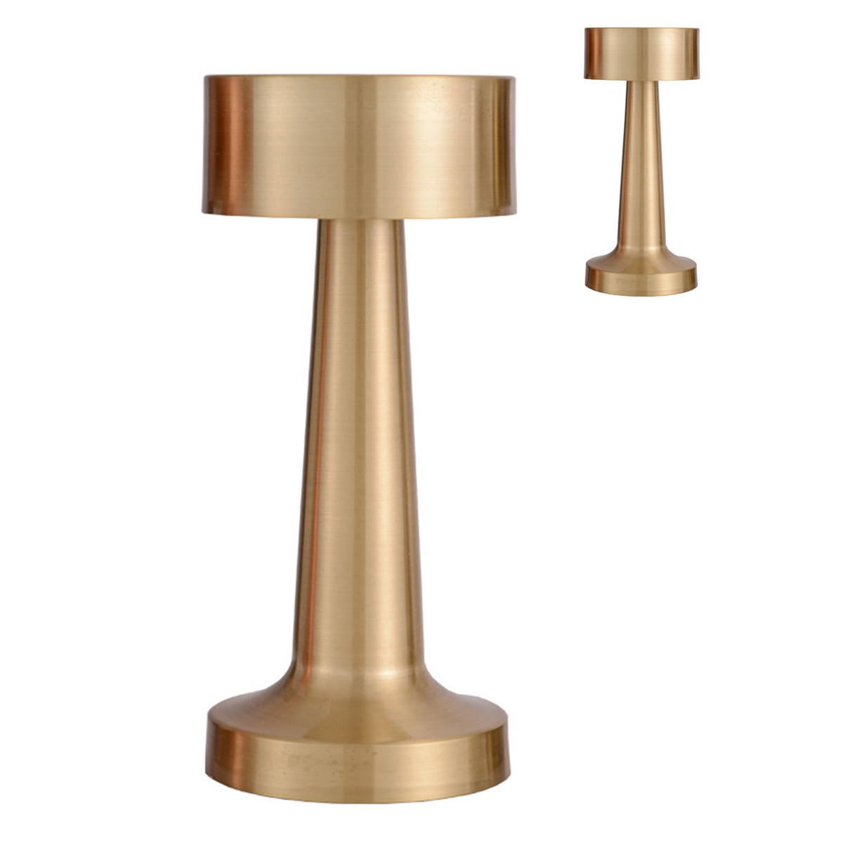 Goldfarbene Schreibtischlampe. Zylindrischer Schirm und langer, konischer Stiel.