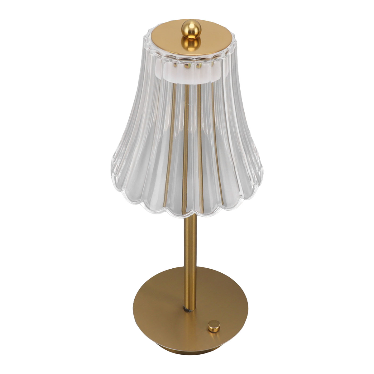Eine goldfarbene Nachttischlampe mit klarem, geripptem Schirm und rundem Fuß.