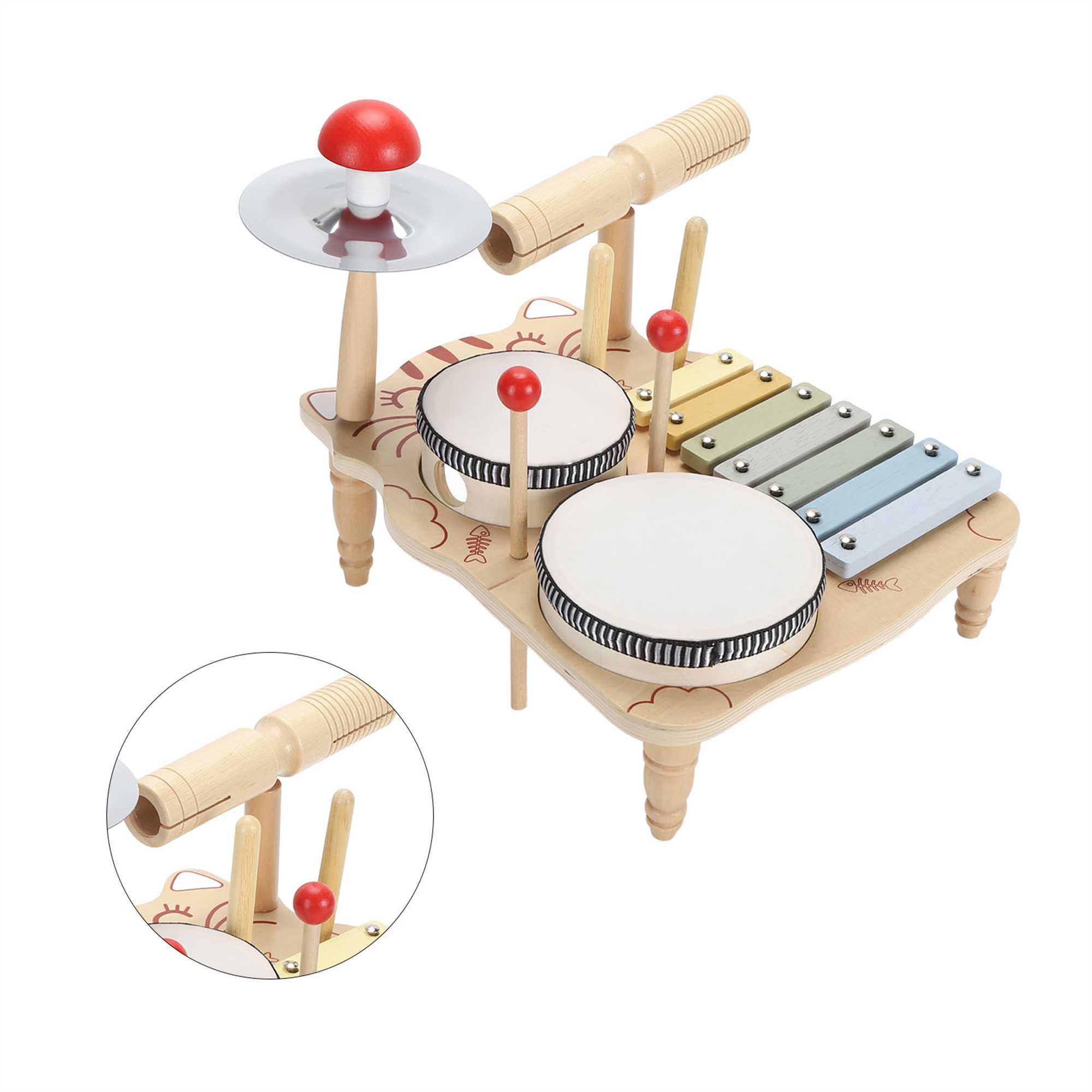 Spielzeug-Schlagzeug aus Holz mit Becken, zwei Trommeln, Xylophon und roten Trommelstöcken.