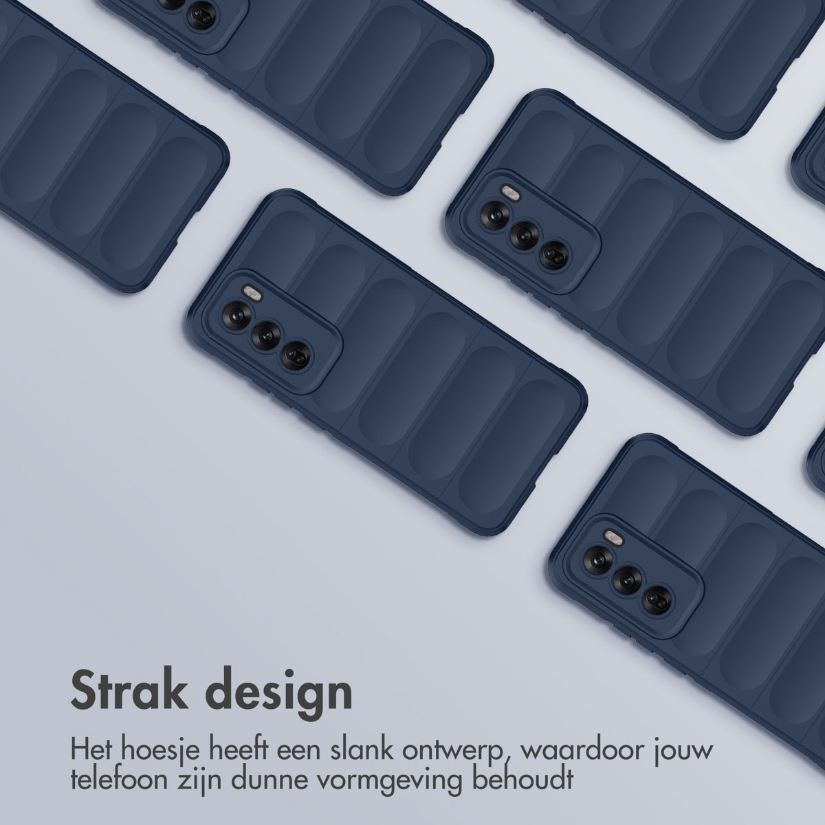 Étuis de téléphone bleu marine disposés sur une surface gris clair, inclinés vers le spectateur.
