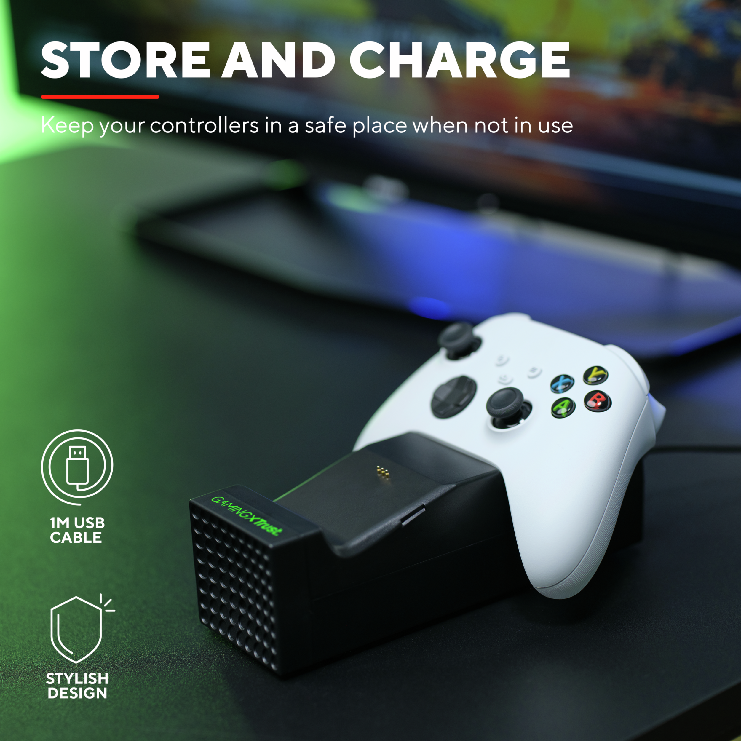 Zwart oplaadstation met een witte Xbox-controller erop, USB-kabel en stijlvol design.