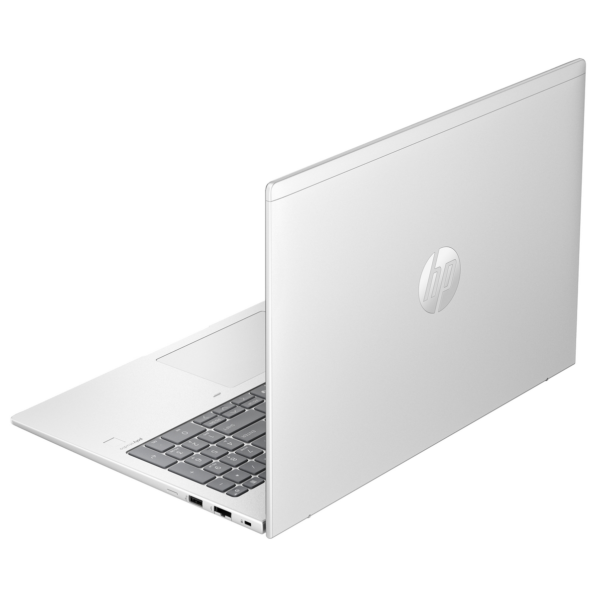 Laptop HP bianco, parzialmente aperto, mostra la tastiera. Logo HP argentato sul retro. Sfondo bianco.