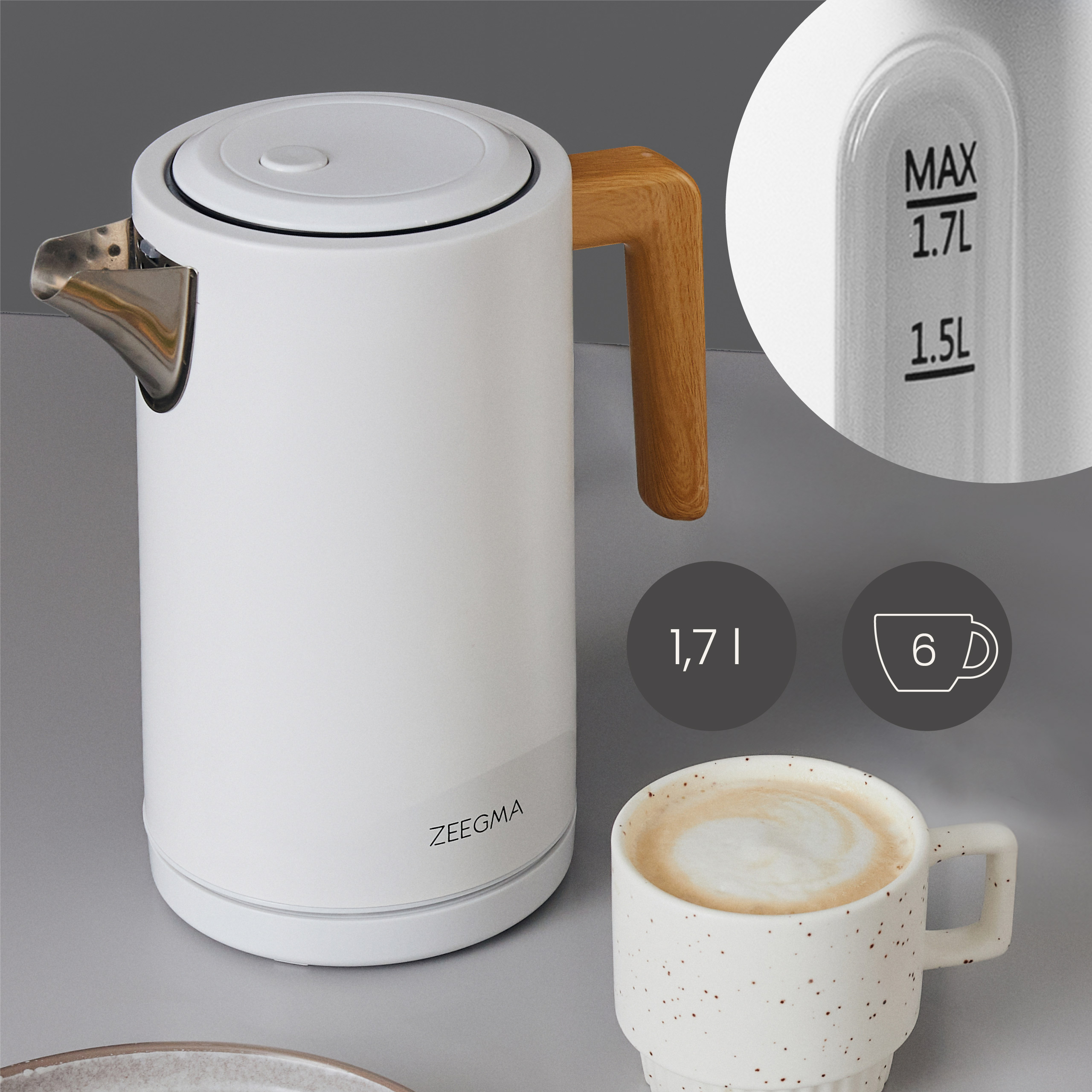 Biały czajnik elektryczny z drewnianym uchwytem i filiżanką kawy. Pomiary są pokazane na boku czajnika.