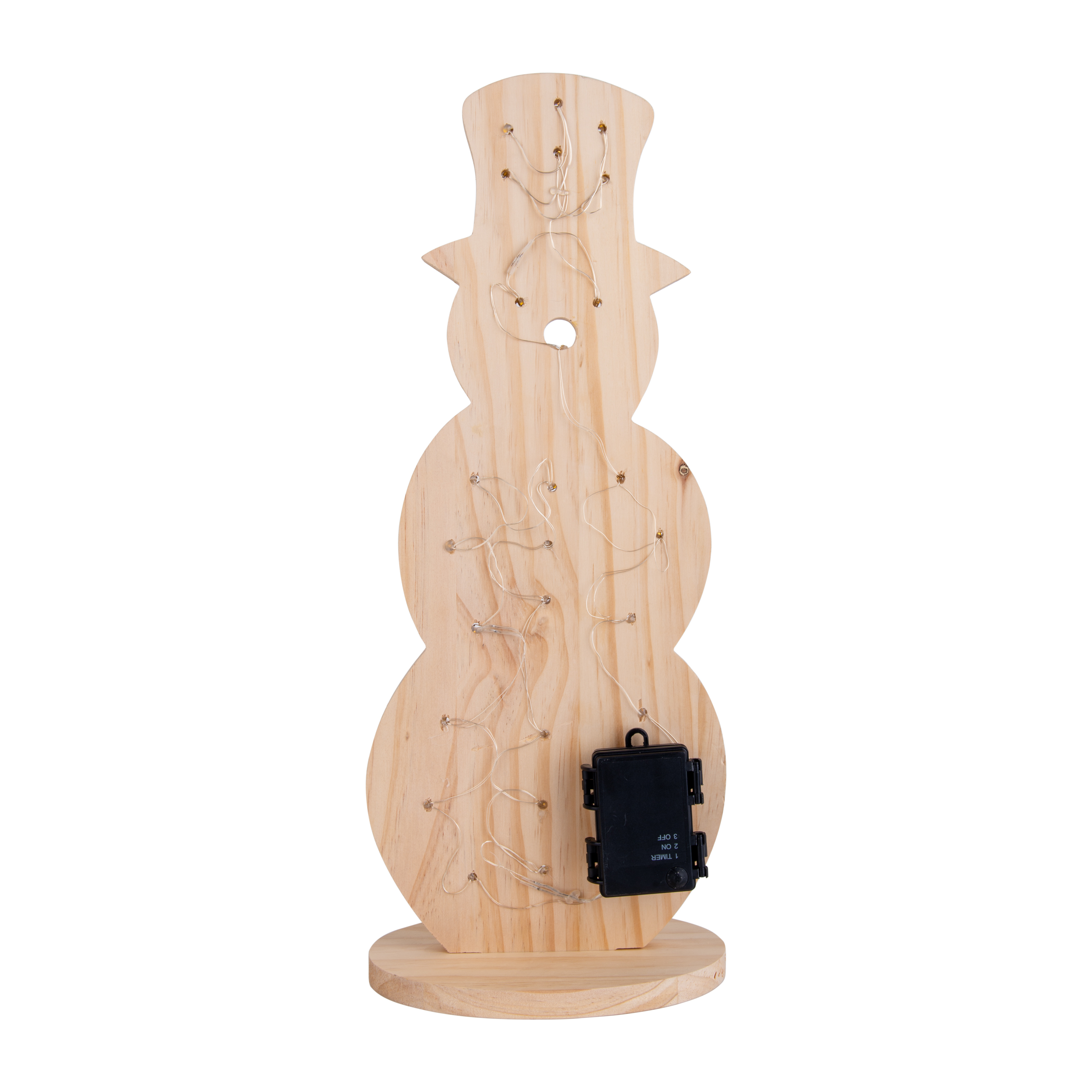 Eine Holz-Schneemann-Dekoration mit Lichtern und einem schwarzen Akku.