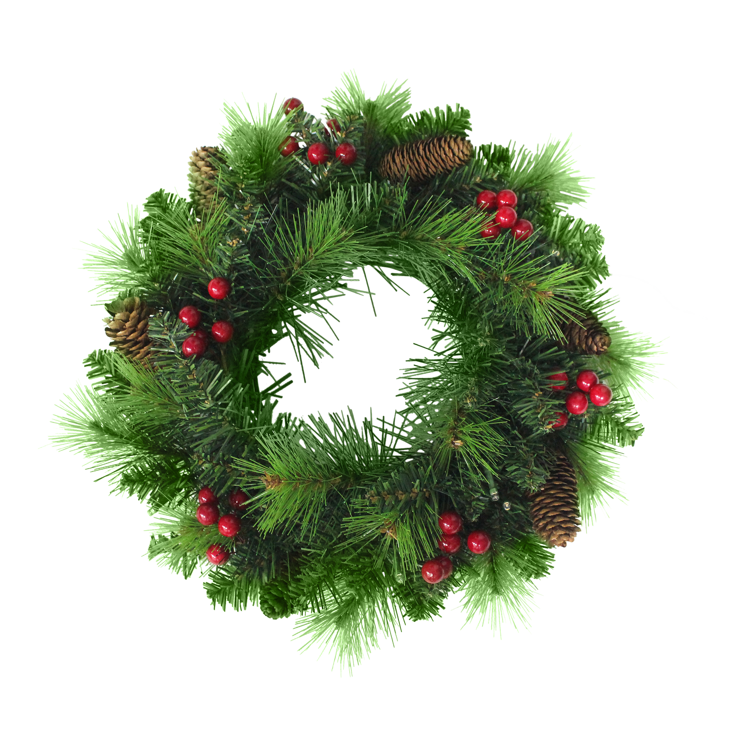Ein grüner Weihnachtskranz mit roten Beeren, Tannenzapfen und grünen Nadeln. Weißer Hintergrund. Draufsicht.