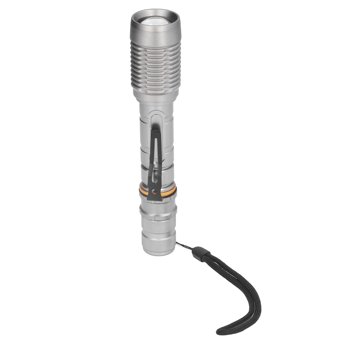 Silberne Taschenlampe auf weißem Grund. Schwarzes Schlüsselband befestigt. Geriffelter Griff, glatter Körper.
