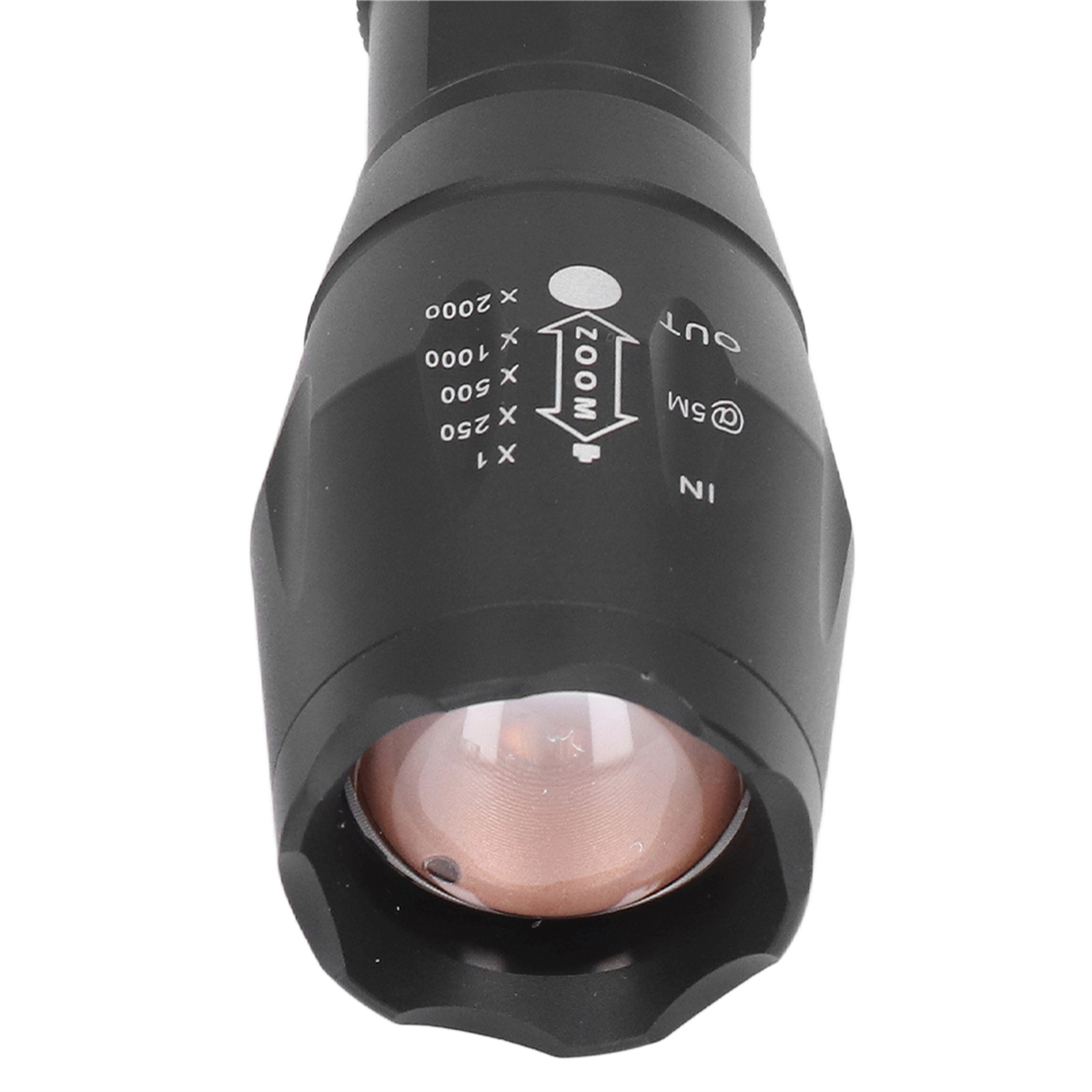 Nahaufnahme einer schwarzen Taschenlampe mit Zoom- und Leistungseinstellungen.