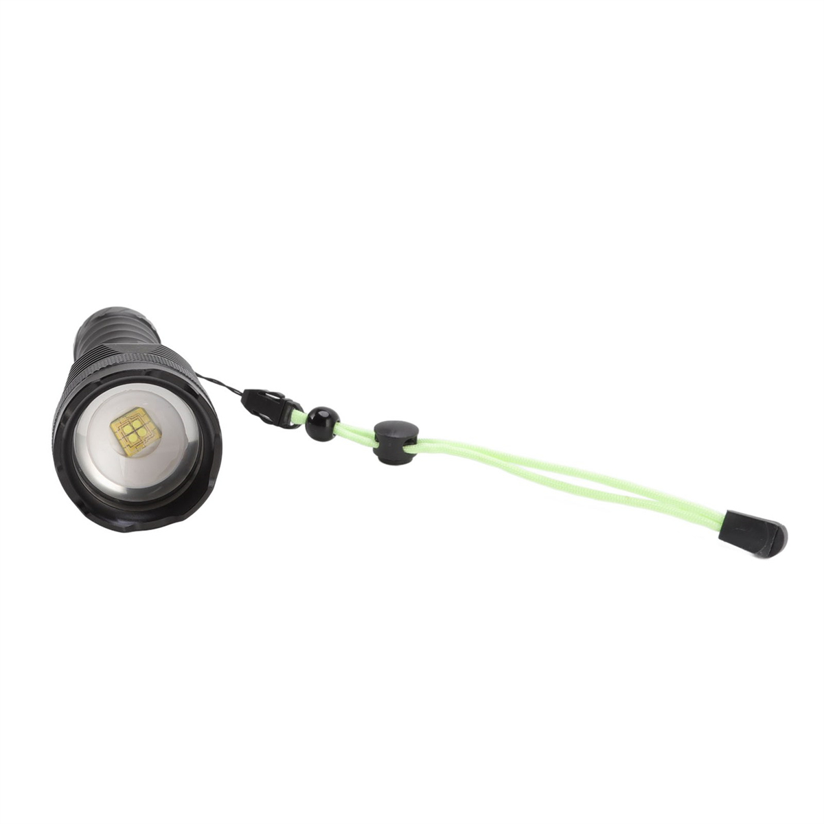 Schwarze Taschenlampe mit grünem Umhängeband, zeigt zur Lichtquelle.
