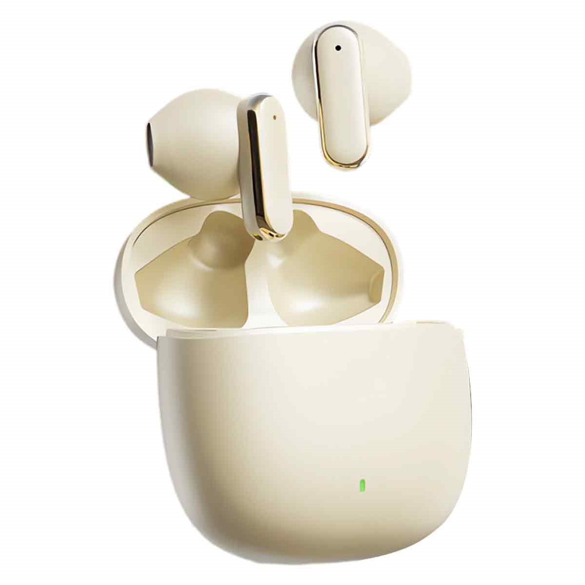 Beige Ohrhörer mit goldenen Akzenten und Ladecase. Weißer Hintergrund. Ein Ohrhörer ist aus dem Case.