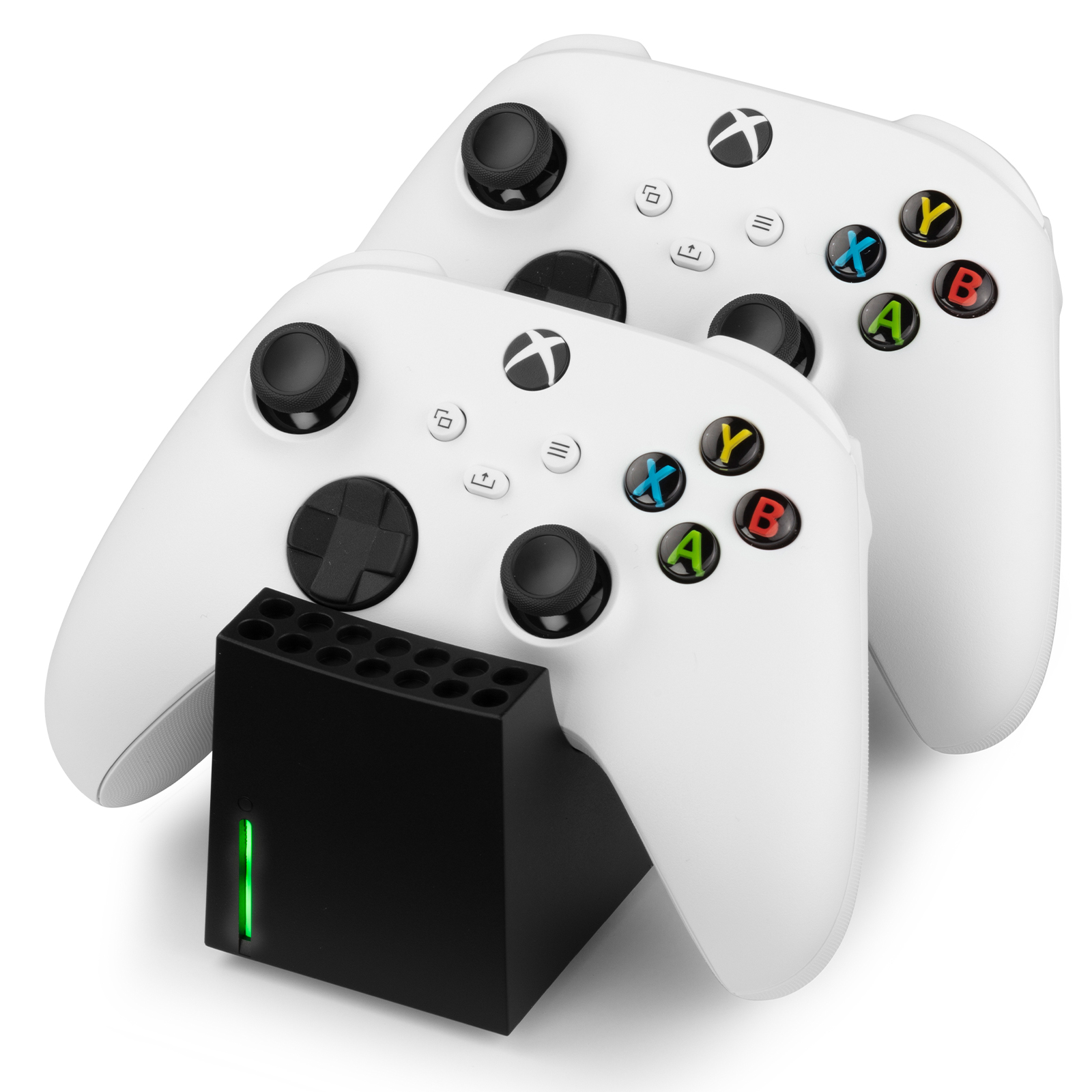 Zwei weiße Xbox-Controller und eine schwarze Ladestation. Die Controller haben farbige Tasten.