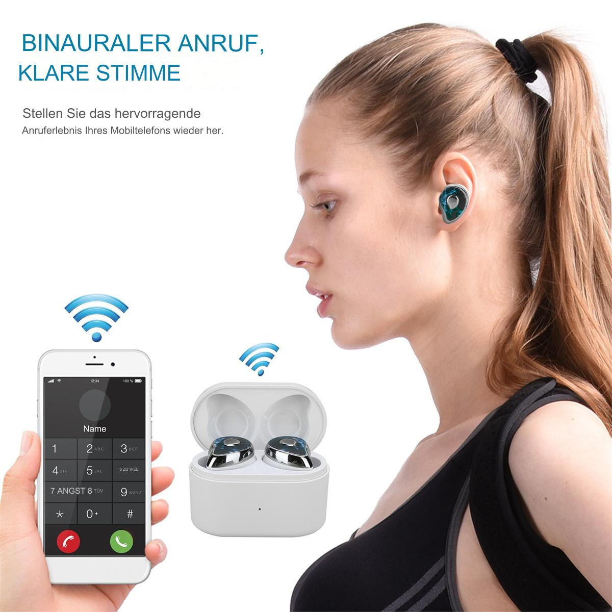 Eine Frau hält ein Smartphone, das mit einem kabellosen Kopfhöreretui mit Ohrhörern verbunden ist.