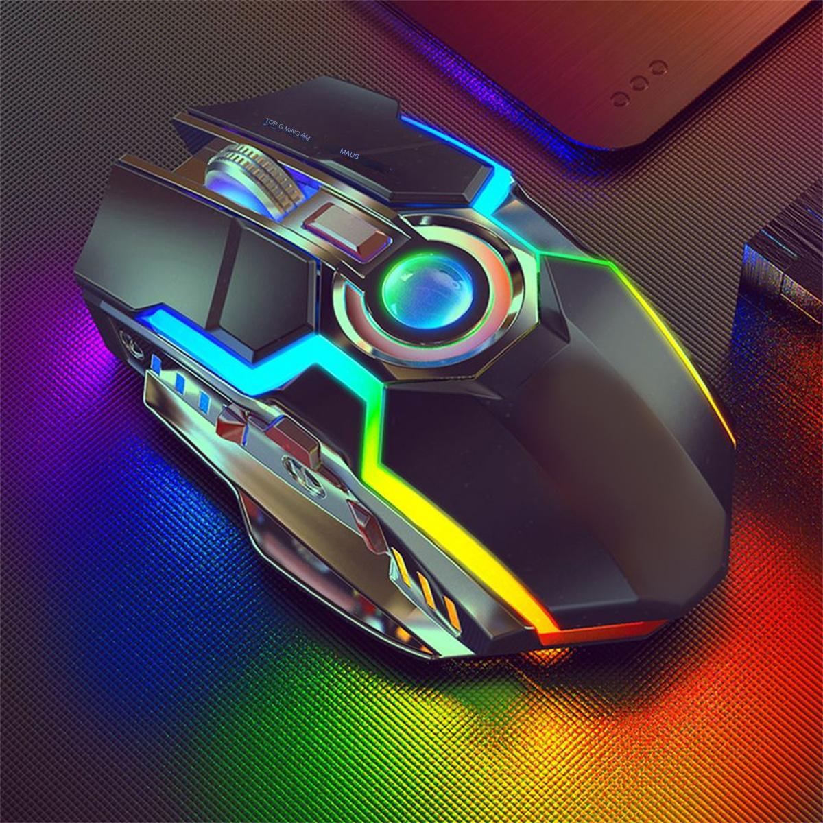 Schwarze Gaming-Maus mit RGB-Beleuchtung und Tasten. Auf mehrfarbiger Oberfläche.