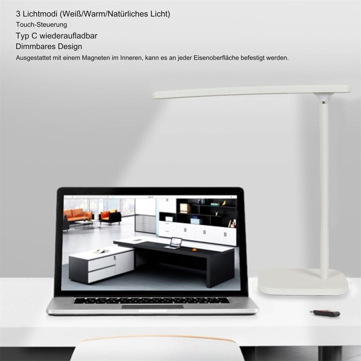 Weiße Schreibtischlampe neben einem Laptop auf einem weißen Schreibtisch. Der Laptop zeigt einen Schreibtisch mit Schränken.