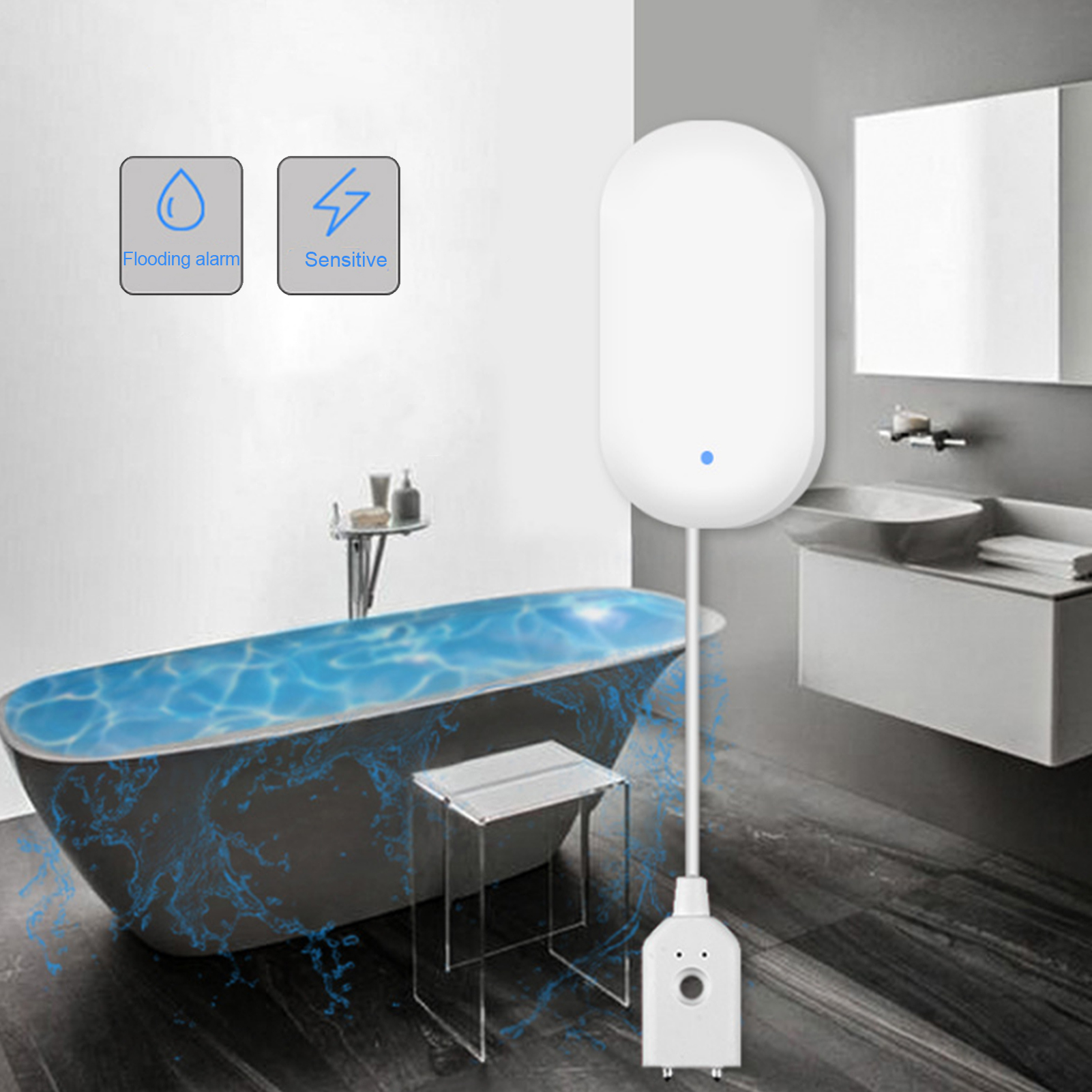 Weißes Badezimmer mit gefüllter schwarzer Badewanne. Ein weißer Sensor verbindet sich mit einem Stecker.