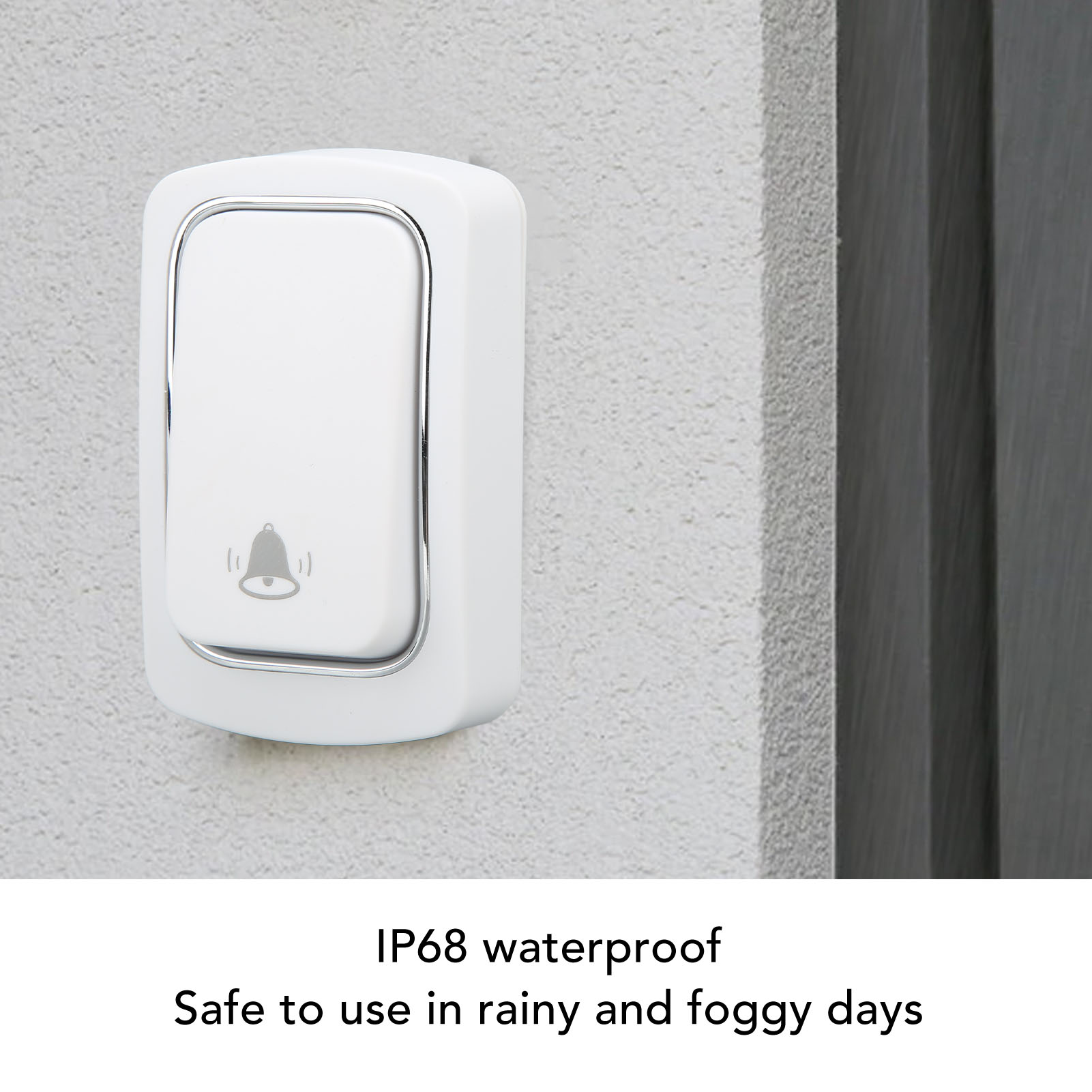 Ein weißer Türklingelknopf an einer grauen Wand. Text: IP68 wasserdicht, sicher bei Regen und Nebel.