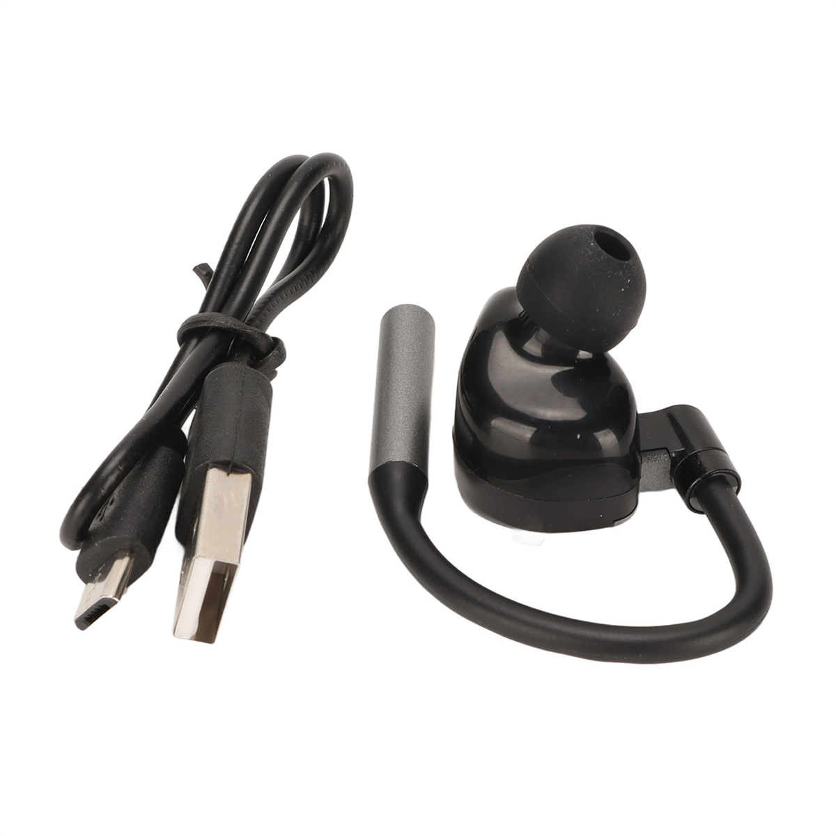 Schwarzer kabelloser Ohrhörer mit Ladekabel und USB-Anschluss. Ohrhörer hat ein Mikrofon und einen Ohrstöpsel.