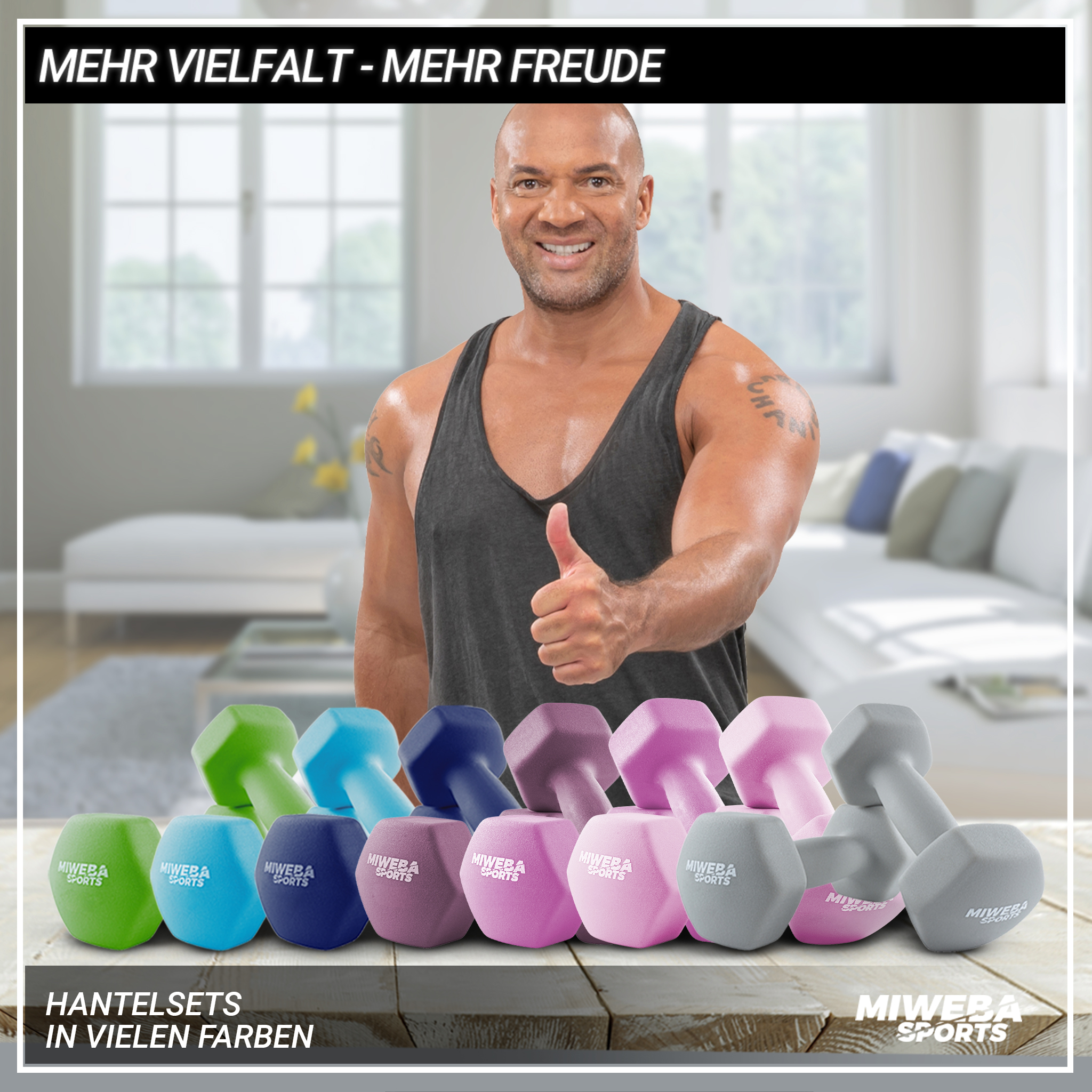 Mann mit Hanteln, verschiedene farbige Hanteln auf einem Tisch angeordnet.