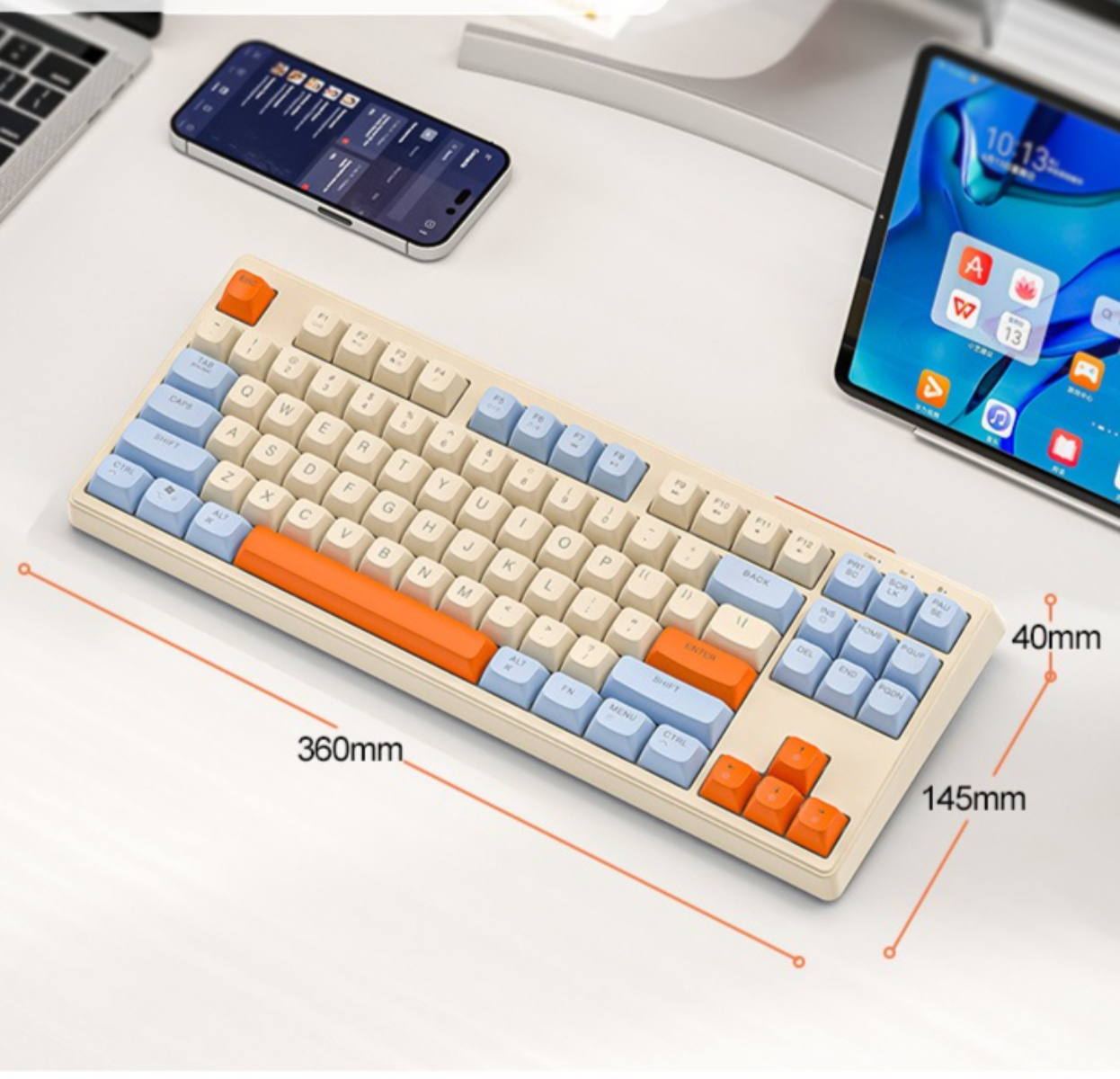 Cremefarbene mechanische Tastatur mit orangefarbenen und blauen Tasten. Telefon und Tablet.