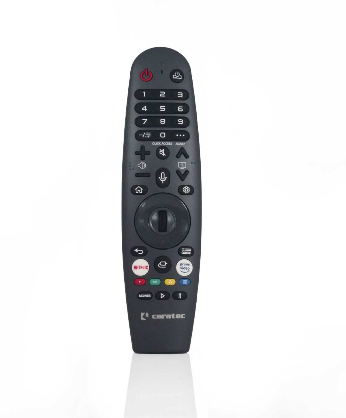 Eine schwarze TV-Fernbedienung auf weißer Oberfläche. Es hat mehrere Knöpfe und die Marke ist Caratec.