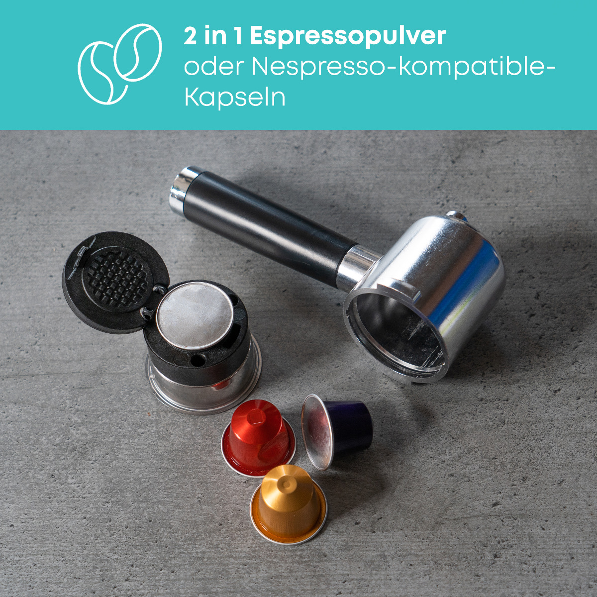 Espressomaschinenteile und Kapseln auf grauer Oberfläche, mit Text oben.