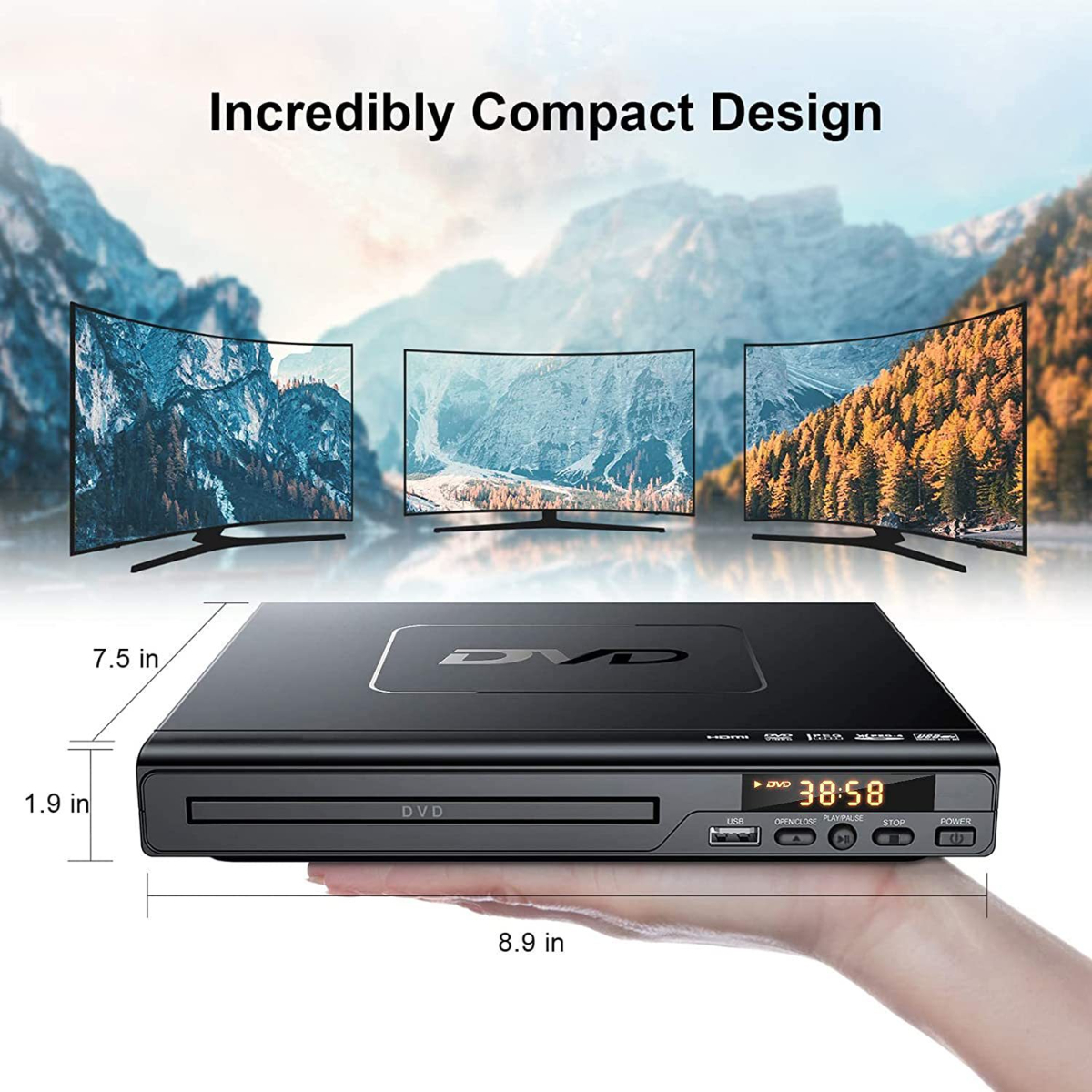 Schwarzer DVD-Player in der Hand, Maße angegeben. Drei gewölbte Fernseher im Hintergrund.