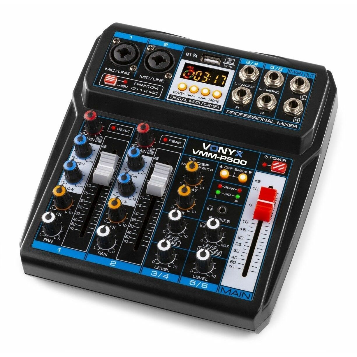 Mezclador de audio negro con múltiples perillas, faders y entradas. Pantalla digital muestra la hora, botones y etiquetas.