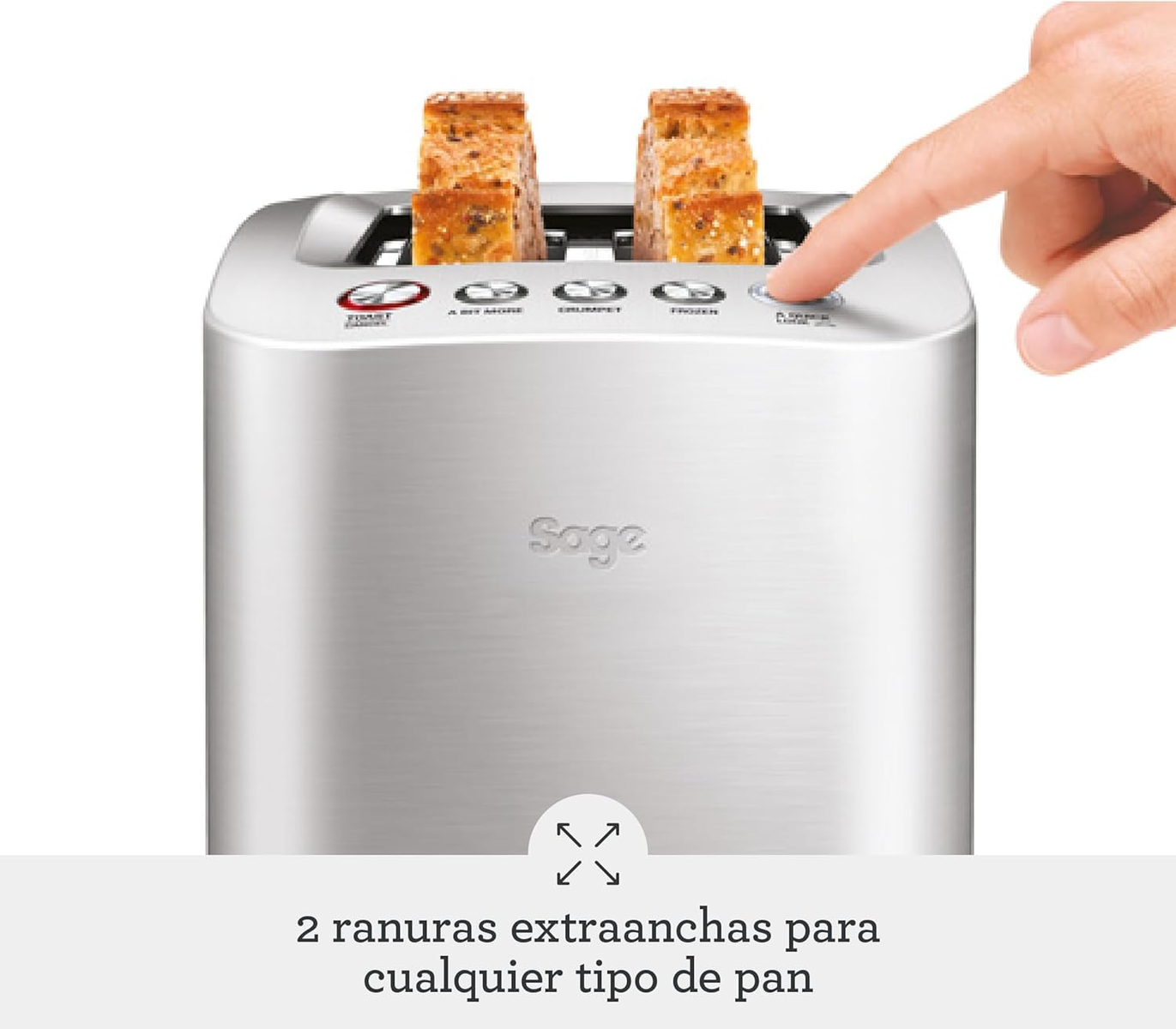Silberner Toaster mit zwei Scheiben Toast und einer Hand, die einen Knopf drückt.