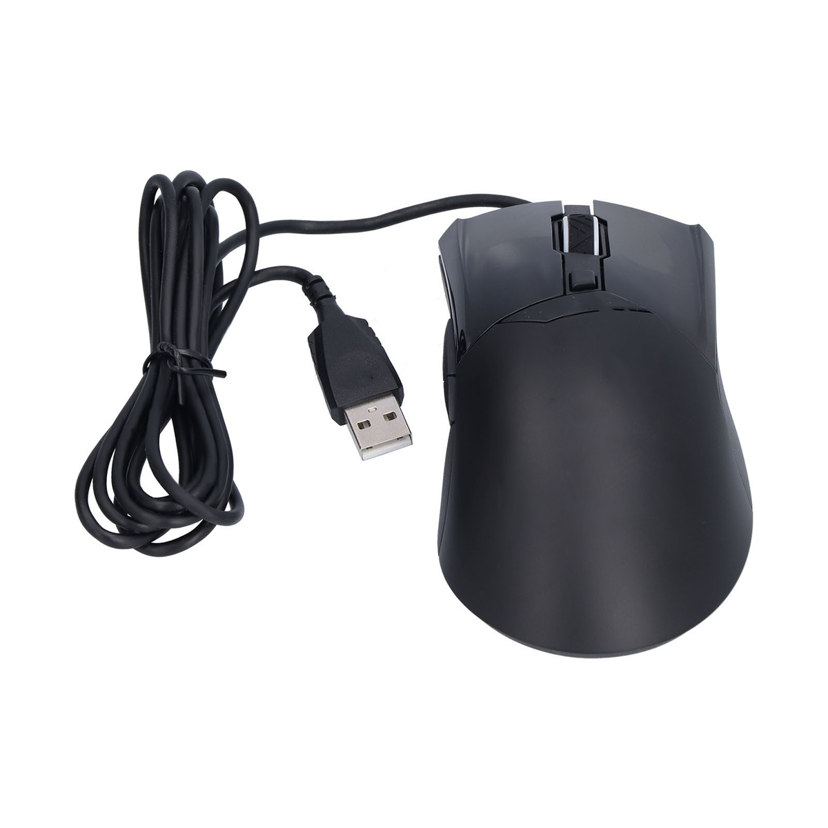 Schwarze Computermaus mit USB-Kabel. Die Maus befindet sich auf weißem Hintergrund.