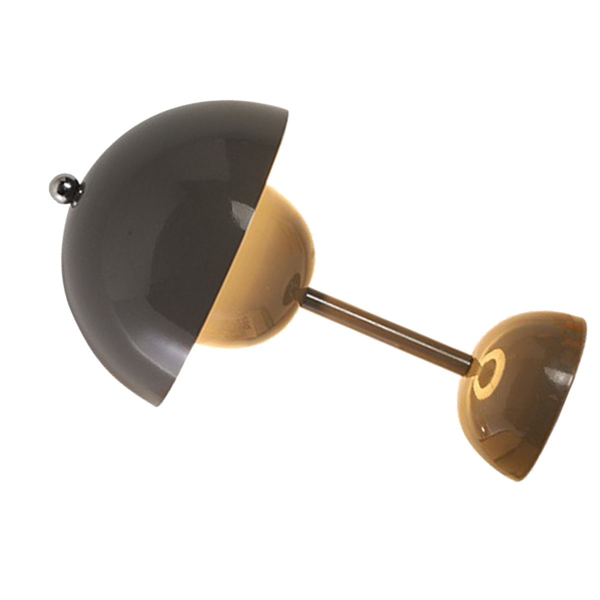 Eine moderne Wandlampe mit schwarzem Lampenschirm und goldfarbenem Innenraum.