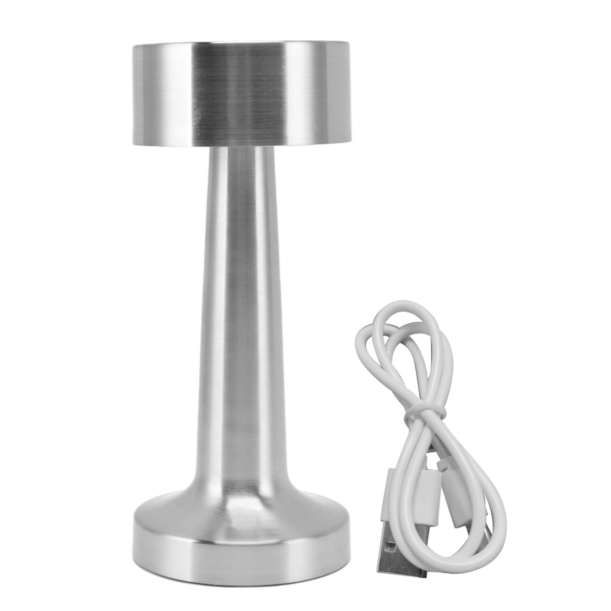 Eine silberne Nachttischlampe mit einem USB-Kabel daneben auf weißem Hintergrund.