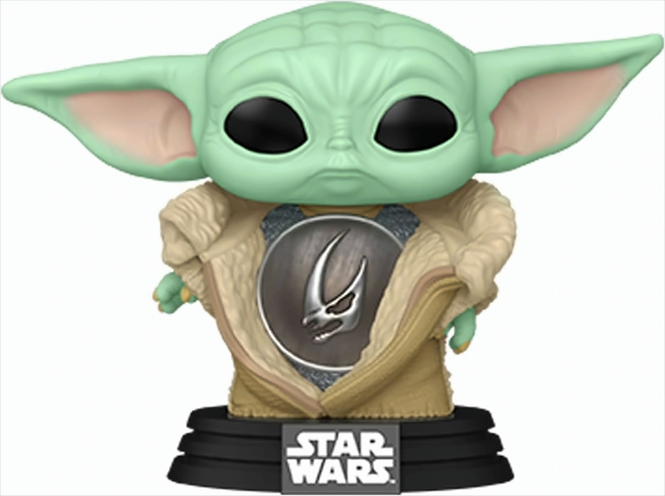 Figura de Grogu, un alienígena verde con orejas grandes, que lleva una túnica beige y una insignia plateada.